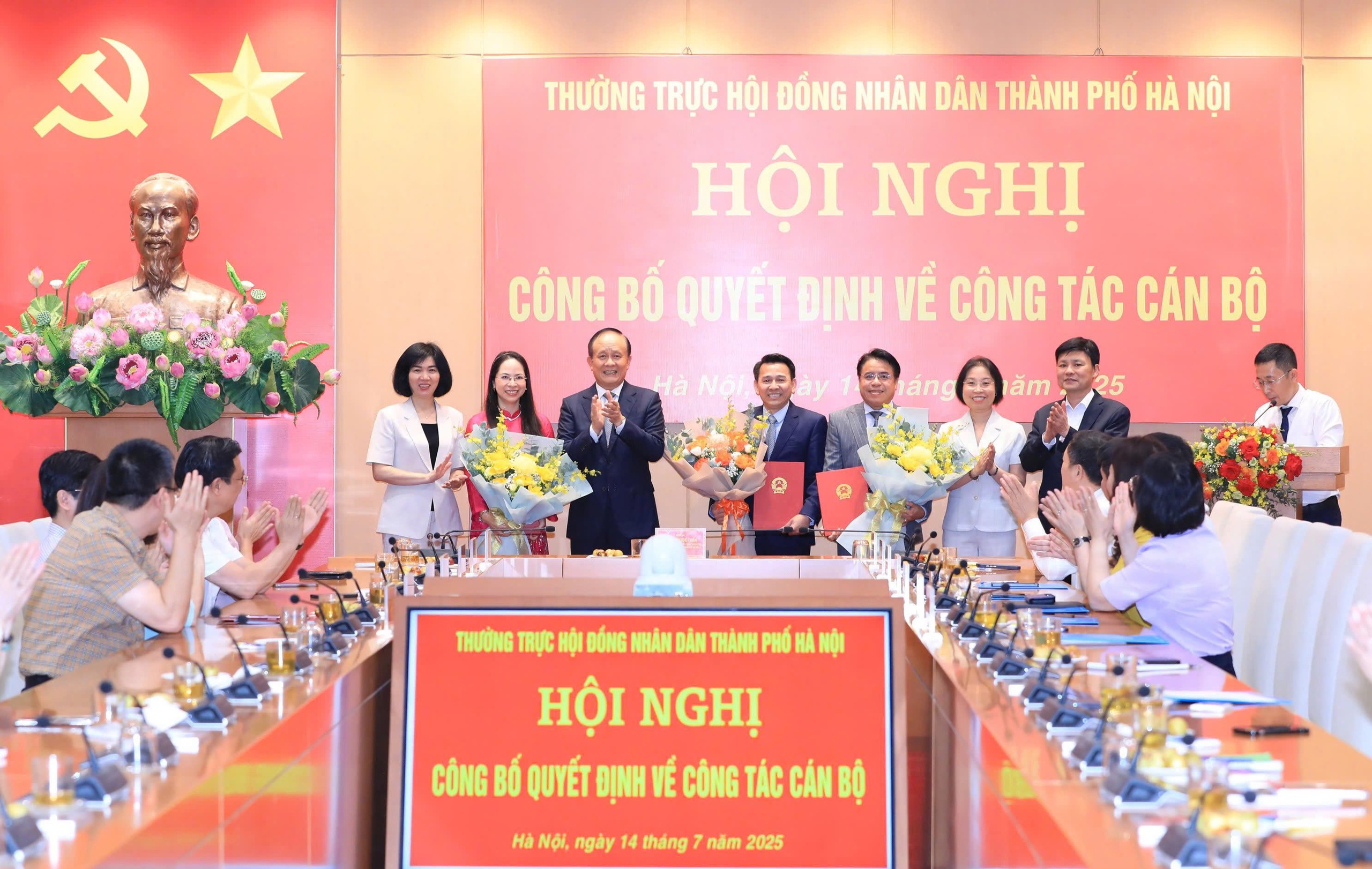 H&agrave; Nội c&ocirc;ng bố c&aacute;c quyết định, nghị quyết về c&ocirc;ng t&aacute;c c&aacute;n bộ HĐND th&agrave;nh phố- Ảnh 1.