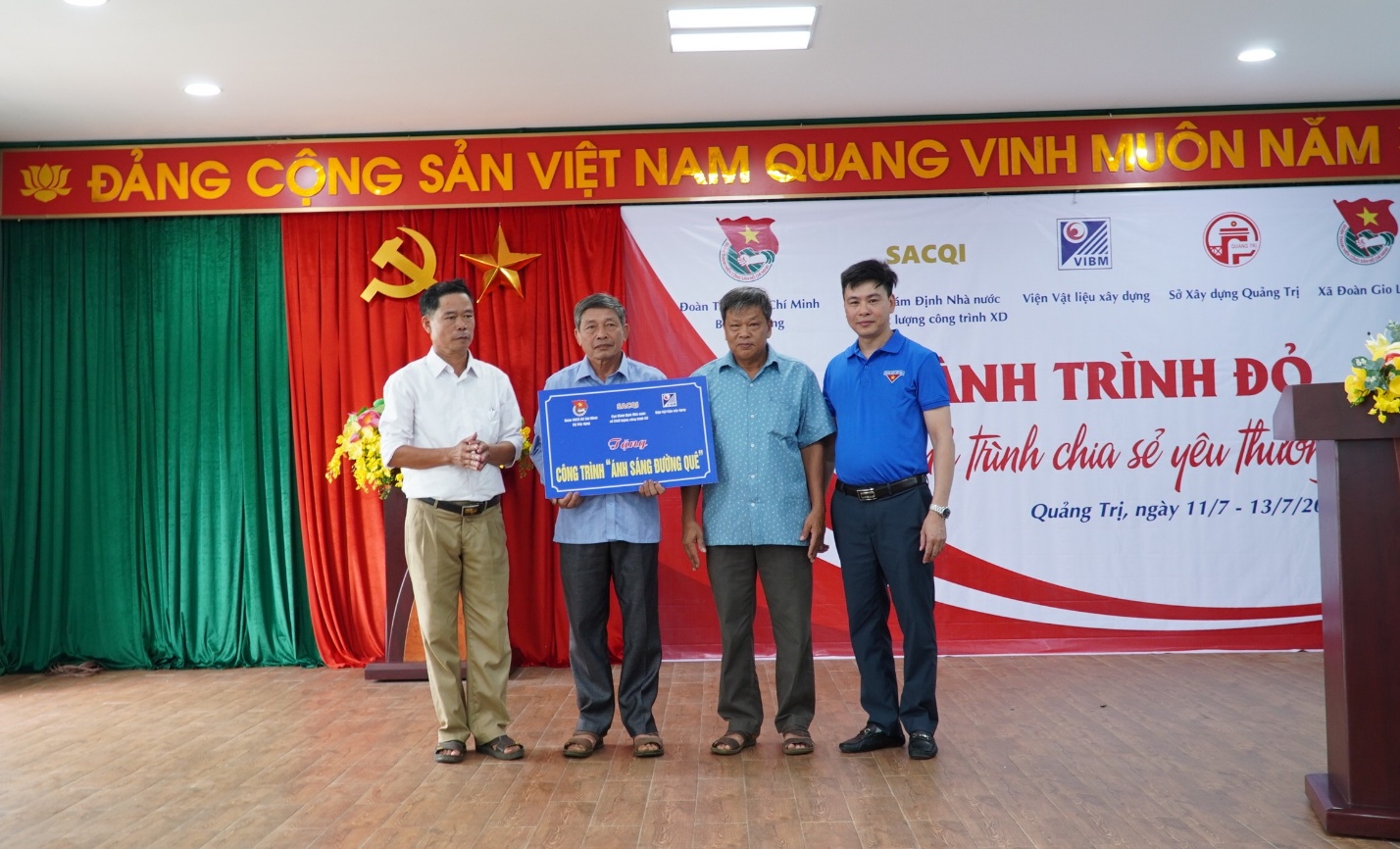 Đo&agrave;n thanh ni&ecirc;n Cục Gi&aacute;m định v&agrave; Viện Vật liệu x&acirc;y dựng tri &acirc;n c&ugrave;ng &ldquo;H&agrave;nh tr&igrave;nh đỏ"- Ảnh 7.