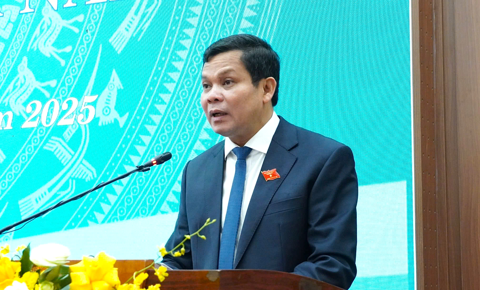 Quảng Ng&atilde;i sau s&aacute;p nhập: Thu ng&acirc;n s&aacute;ch gần 17.000 tỷ, tăng trưởng GRDP dẫn đầu cả nước- Ảnh 2.