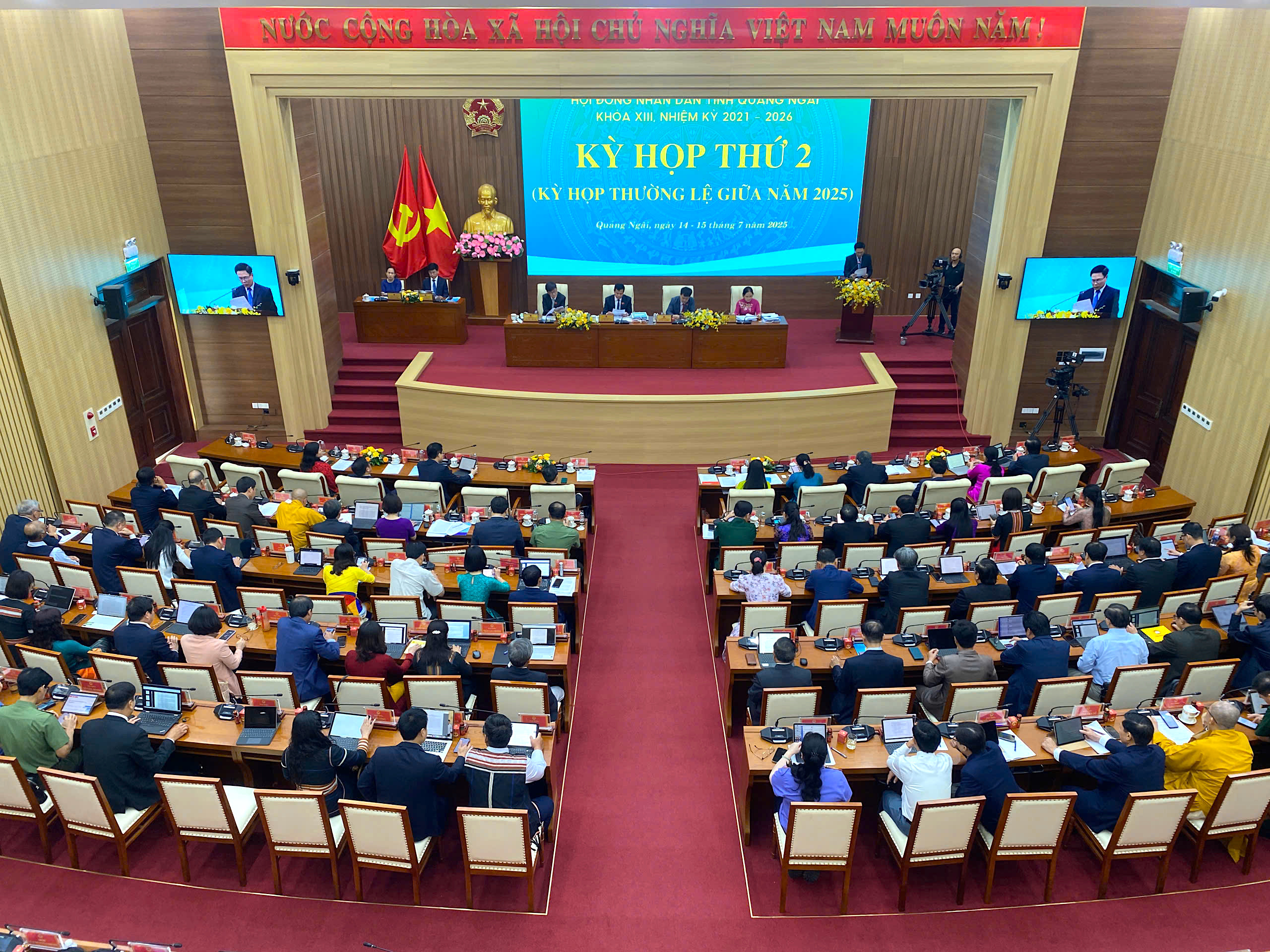 Quảng Ng&atilde;i sau s&aacute;p nhập: Thu ng&acirc;n s&aacute;ch gần 17.000 tỷ, tăng trưởng GRDP dẫn đầu cả nước- Ảnh 1.