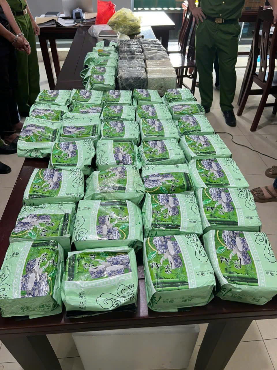 Nghệ An: Ph&aacute; đường d&acirc;y ma t&uacute;y xuy&ecirc;n quốc gia, thu 60 b&aacute;nh heroin v&agrave; 37kg ma t&uacute;y đ&aacute;- Ảnh 2.