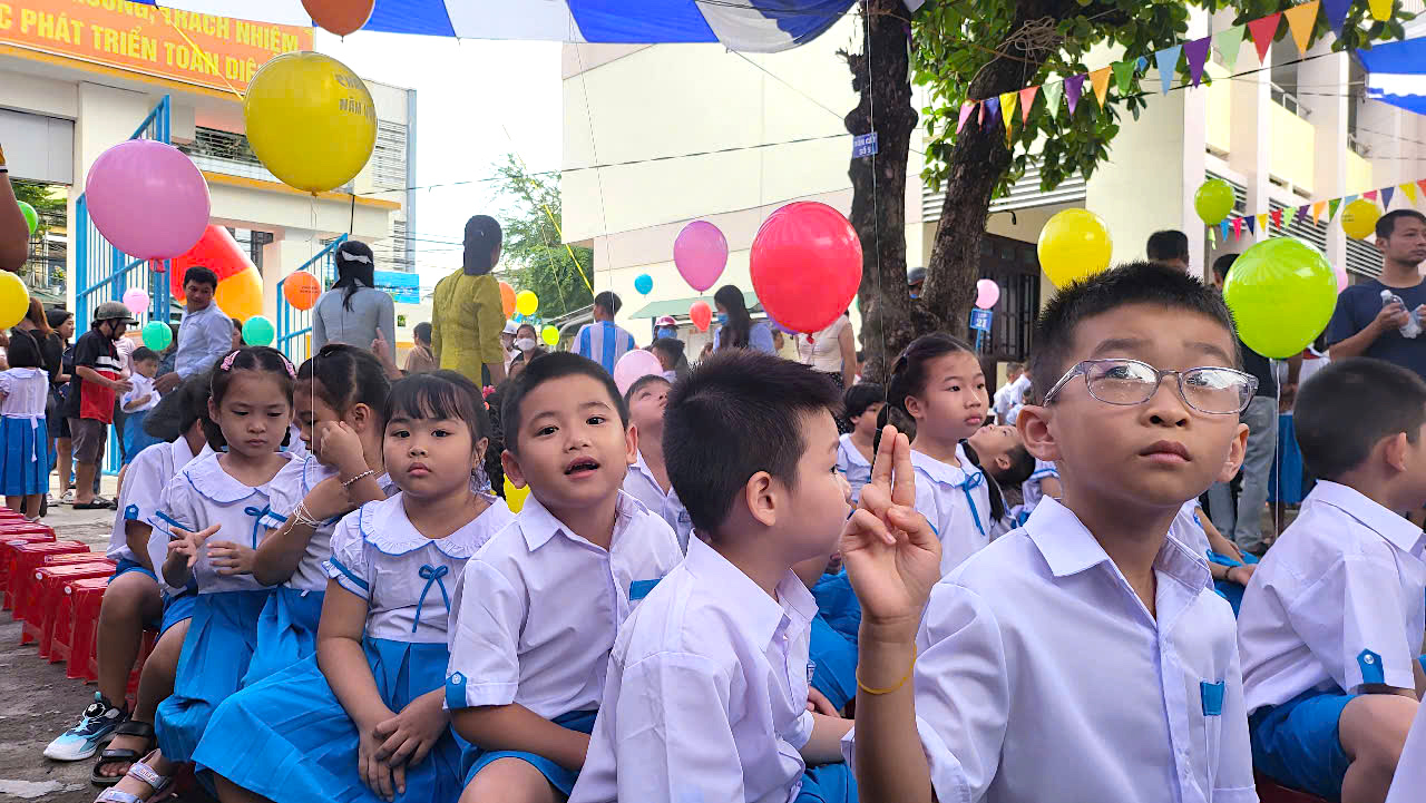 Quảng Ng&atilde;i ho&agrave;n th&agrave;nh việc lo trường, lớp cho con c&aacute;n bộ Kon Tum xuống l&agrave;m việc- Ảnh 2.
