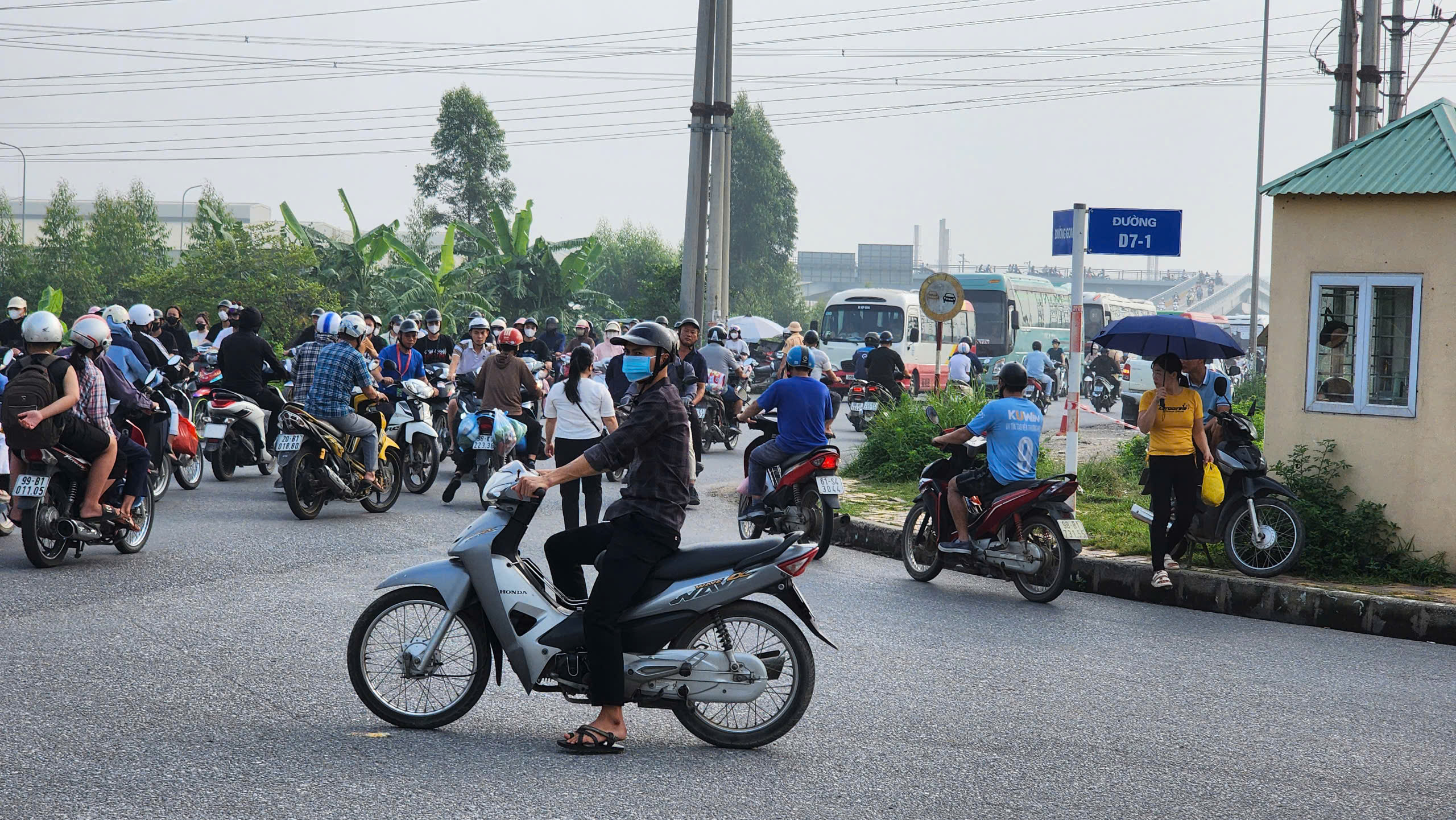 Tắc đường tại KCN Quang Ch&acirc;u, Bắc Ninh gỡ "n&uacute;t thắt" thế n&agrave;o?- Ảnh 7.