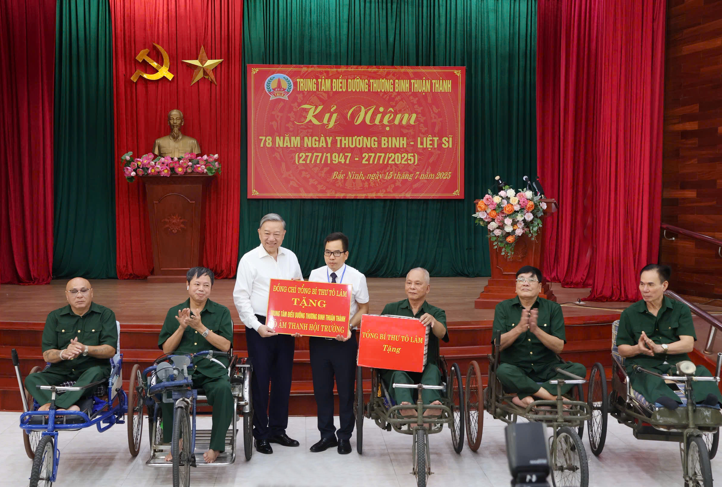 Tổng B&iacute; thư T&ocirc; L&acirc;m: Đảng, Nh&agrave; nước lu&ocirc;n quan t&acirc;m, chăm lo người c&oacute; c&ocirc;ng- Ảnh 2.