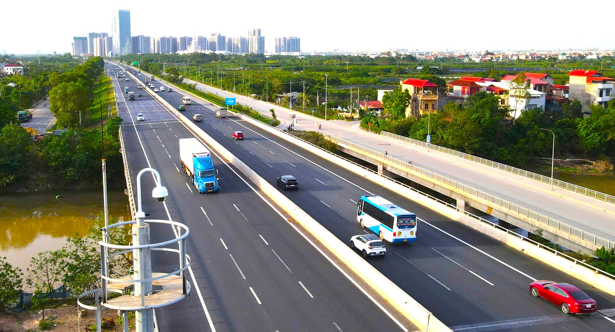 Bộ Xây dựng thúc tiến độ đầu tư hệ thống giao thông thông minh, trạm dừng nghỉ cao tốc- Ảnh 1. Bộ Xây dựng thúc tiến độ đầu tư hệ thống giao thông thông minh, trạm dừng nghỉ cao tốc- Ảnh 1.