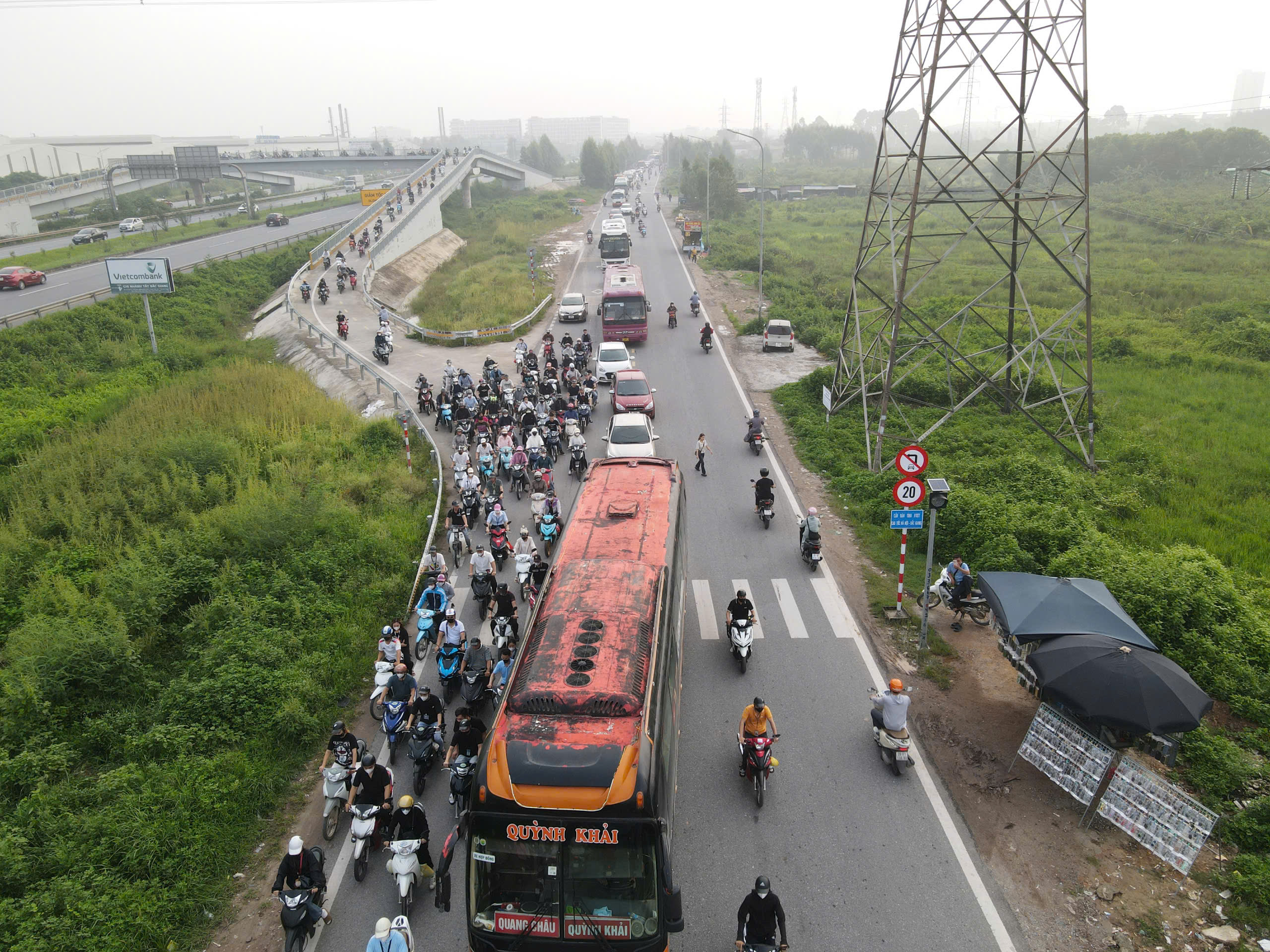 Tắc đường tại KCN Quang Ch&acirc;u, Bắc Ninh gỡ "n&uacute;t thắt" thế n&agrave;o?- Ảnh 23.