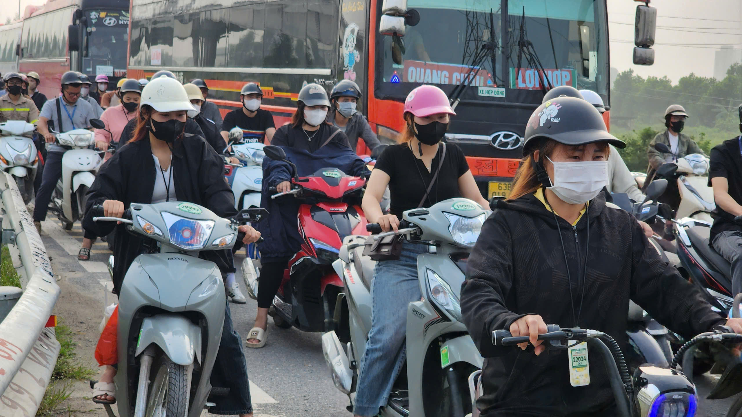 Tắc đường tại KCN Quang Ch&acirc;u, Bắc Ninh gỡ "n&uacute;t thắt" thế n&agrave;o?- Ảnh 24.