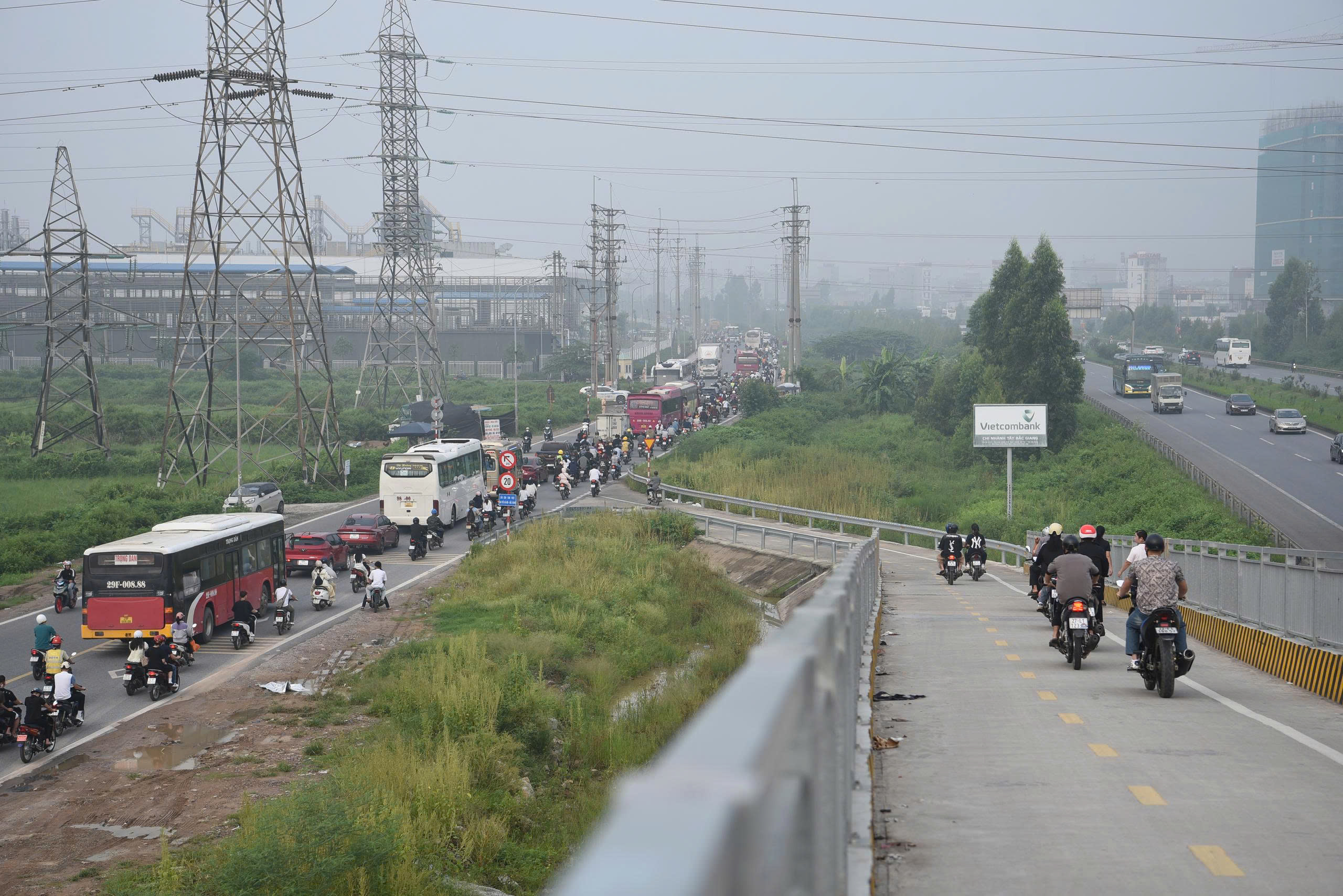 Tắc đường tại KCN Quang Ch&acirc;u, Bắc Ninh gỡ "n&uacute;t thắt" thế n&agrave;o?- Ảnh 25.