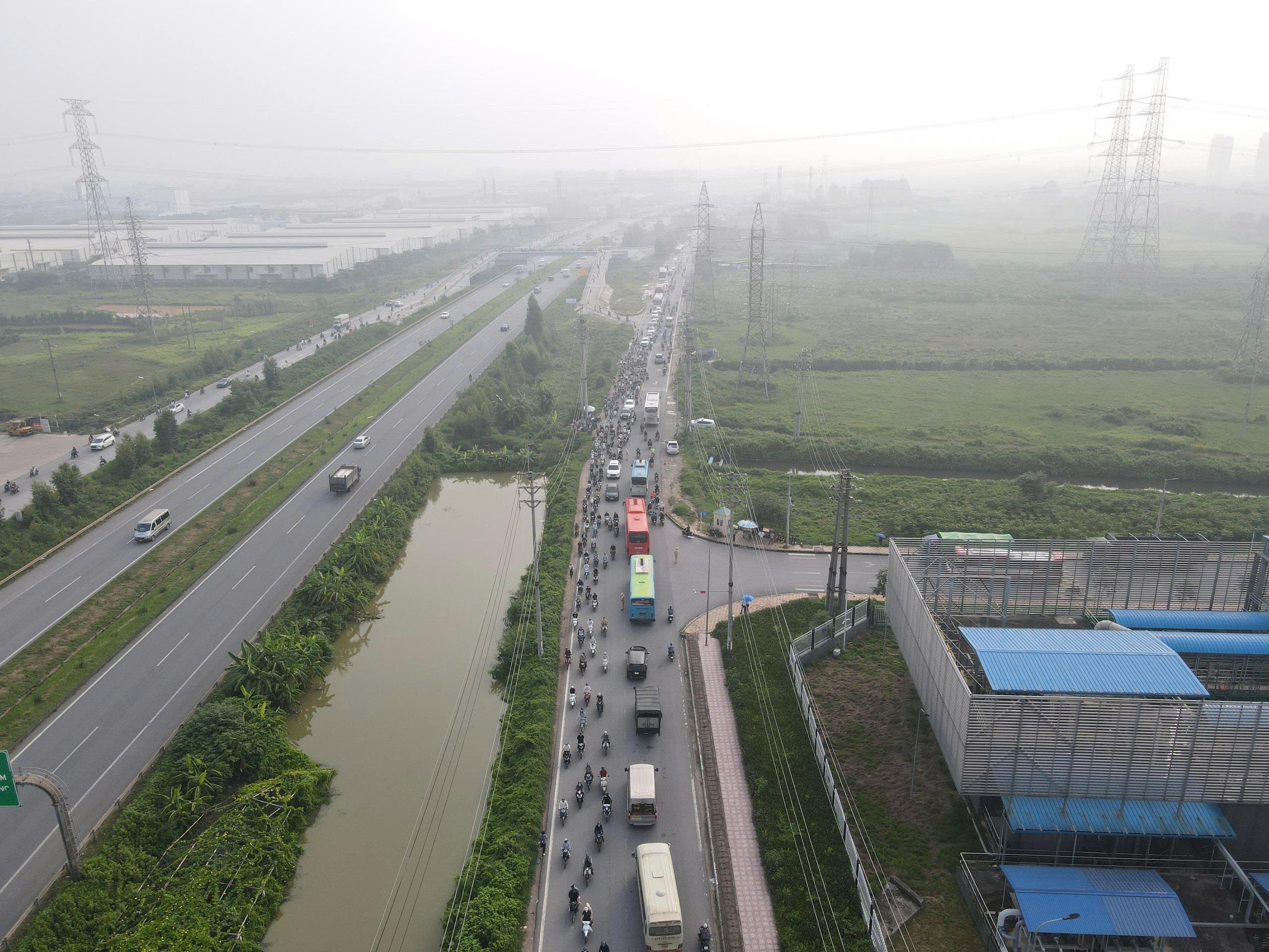 Tắc đường tại KCN Quang Ch&acirc;u, Bắc Ninh gỡ "n&uacute;t thắt" thế n&agrave;o?- Ảnh 1.