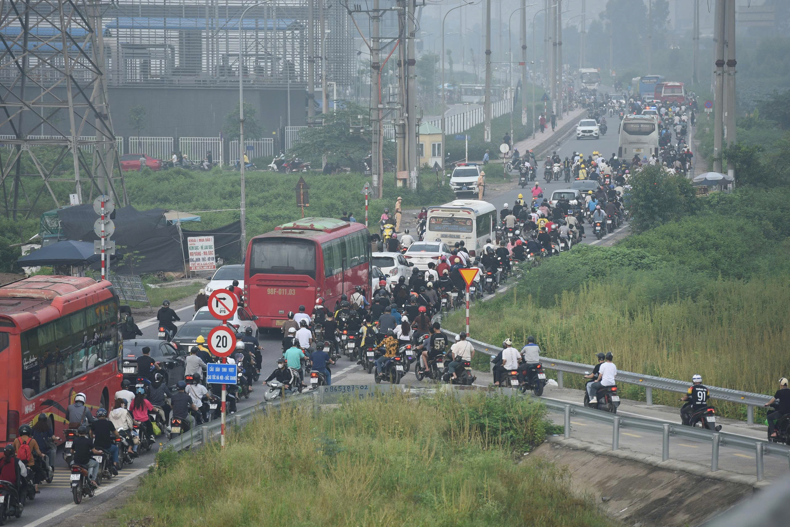 Tắc đường tại KCN Quang Ch&acirc;u, Bắc Ninh gỡ "n&uacute;t thắt" thế n&agrave;o?- Ảnh 2.