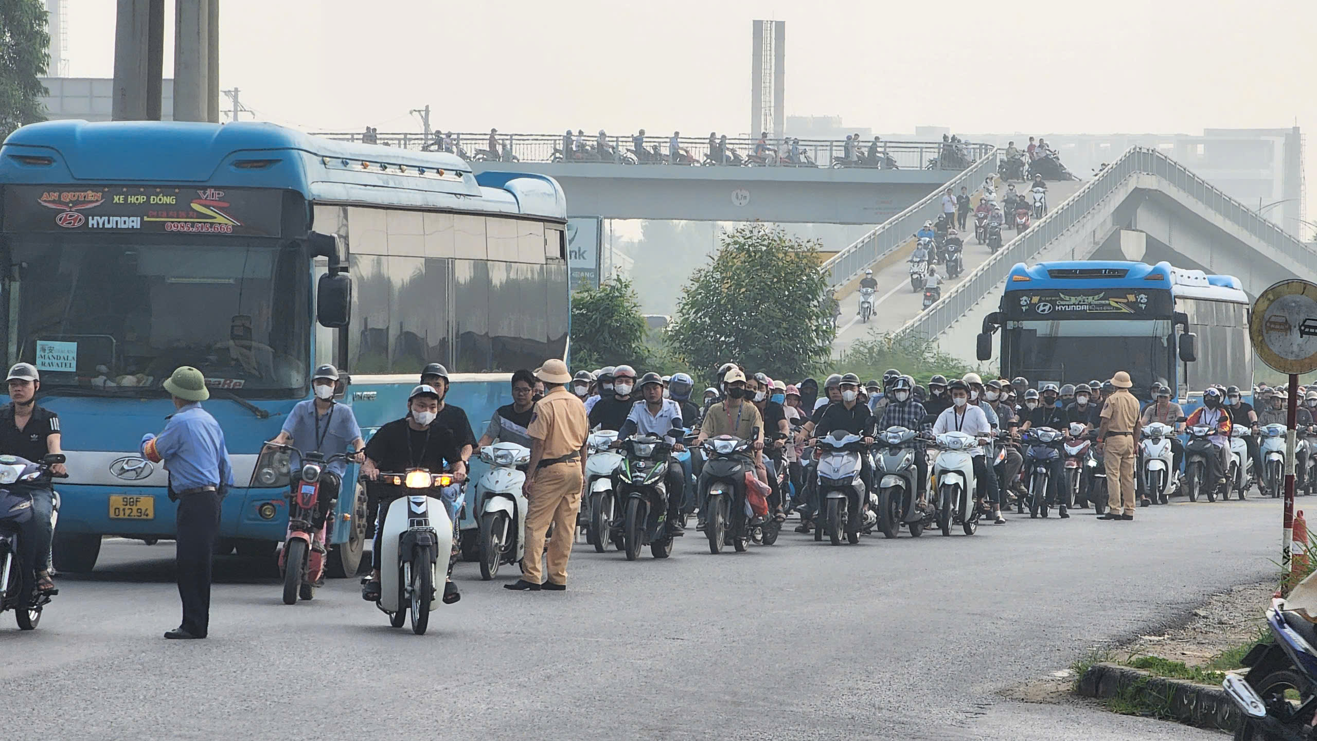 Tắc đường tại KCN Quang Ch&acirc;u, Bắc Ninh gỡ "n&uacute;t thắt" thế n&agrave;o?- Ảnh 4.