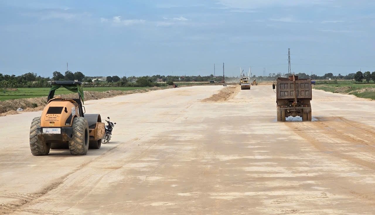 C&ocirc;ng tr&igrave;nh cầu v&ograve;m th&eacute;p, đường ven biển qua tỉnh Quảng Trị đang thi c&ocirc;ng thế n&agrave;o?- Ảnh 12.