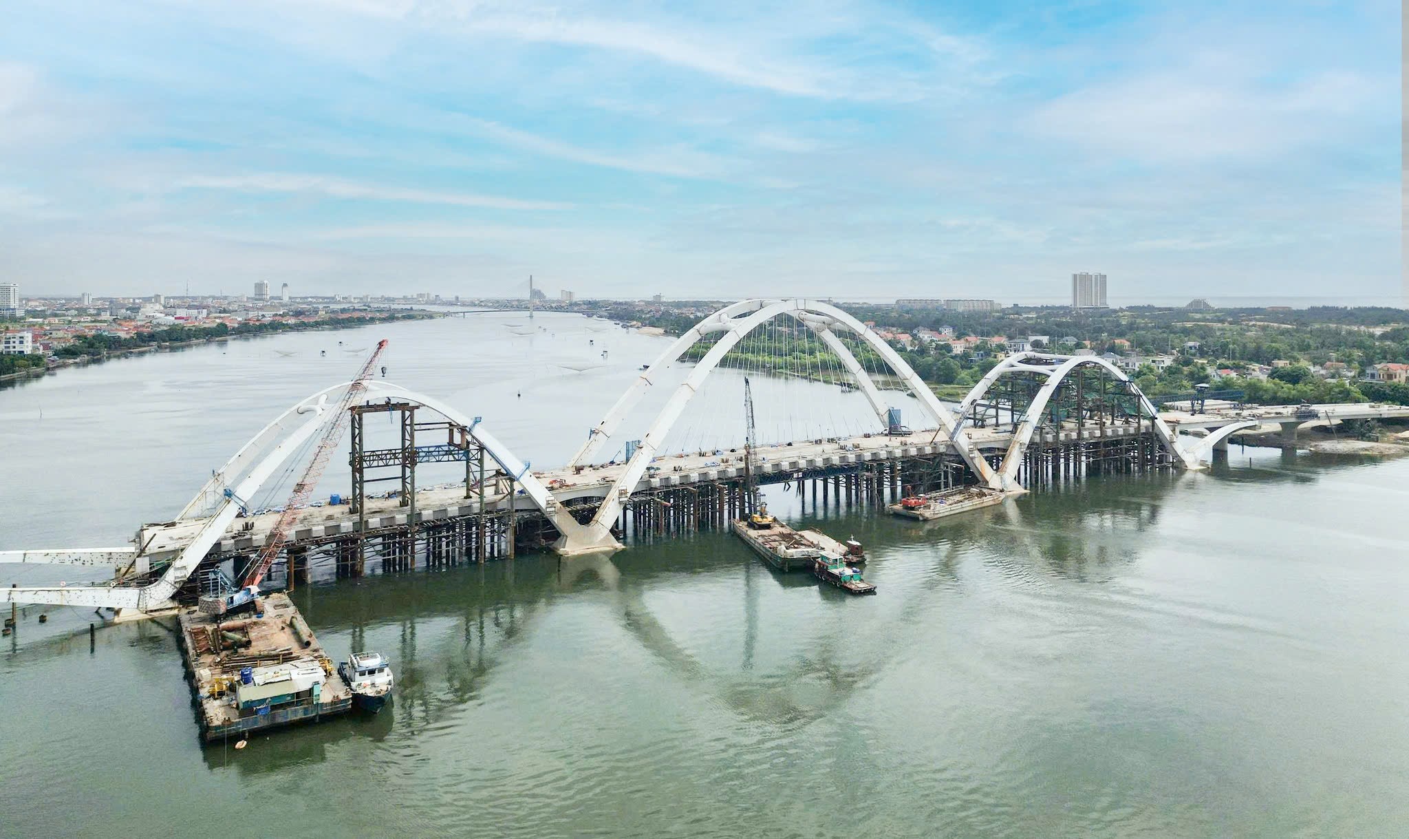 C&ocirc;ng tr&igrave;nh cầu v&ograve;m th&eacute;p, đường ven biển qua tỉnh Quảng Trị đang thi c&ocirc;ng thế n&agrave;o?- Ảnh 2.