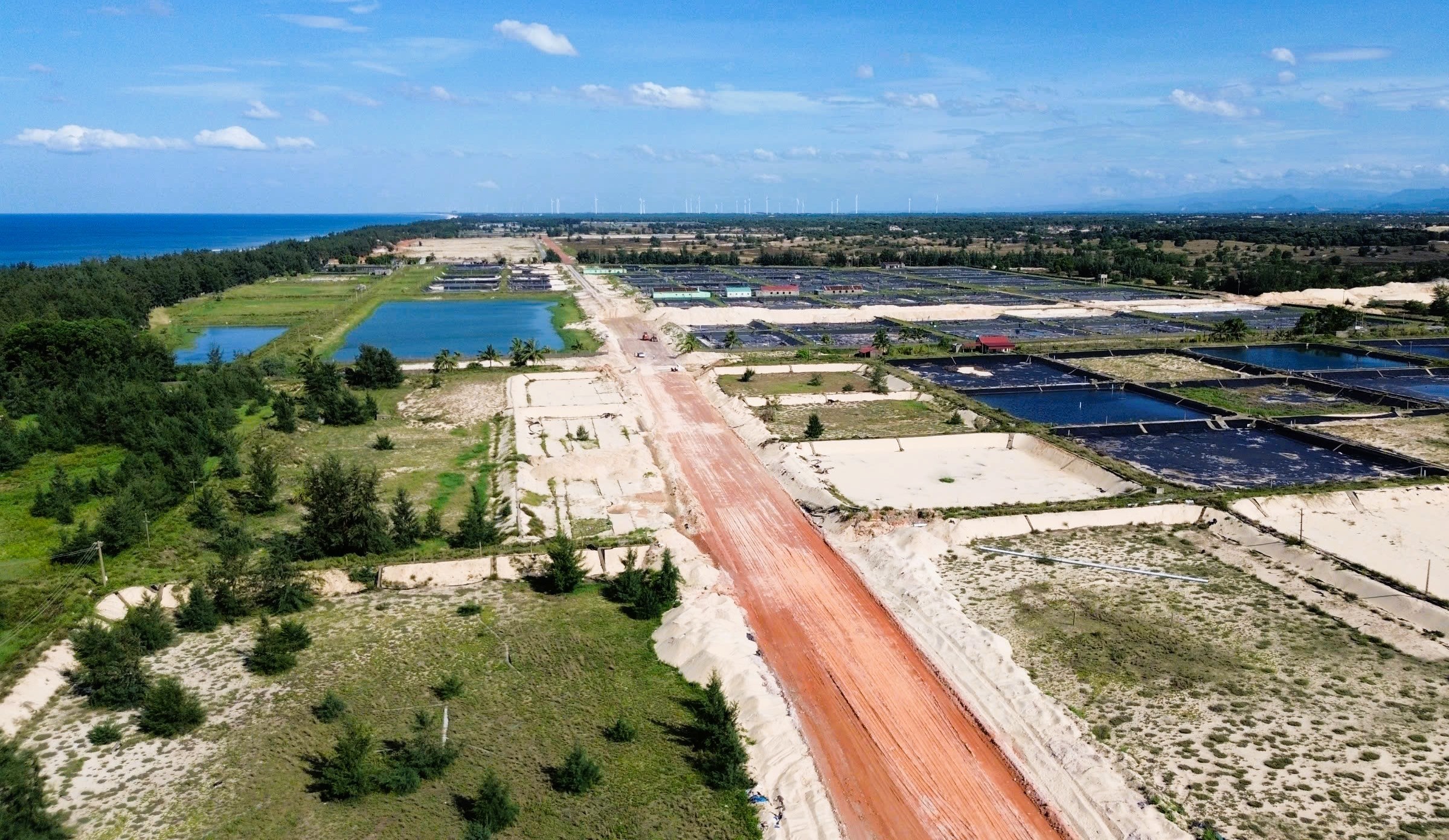 C&ocirc;ng tr&igrave;nh cầu v&ograve;m th&eacute;p, đường ven biển qua tỉnh Quảng Trị đang thi c&ocirc;ng thế n&agrave;o?- Ảnh 8.