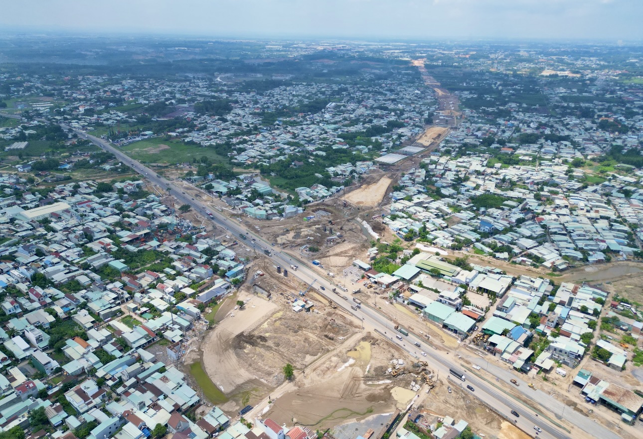 Bị nhắc nhở liên tục, nhà thầu cao tốc qua Đồng Nai nói gì về chậm tiến độ?- Ảnh 2. Bị nhắc nhở liên tục, nhà thầu cao tốc qua Đồng Nai nói gì về chậm tiến độ?- Ảnh 2.