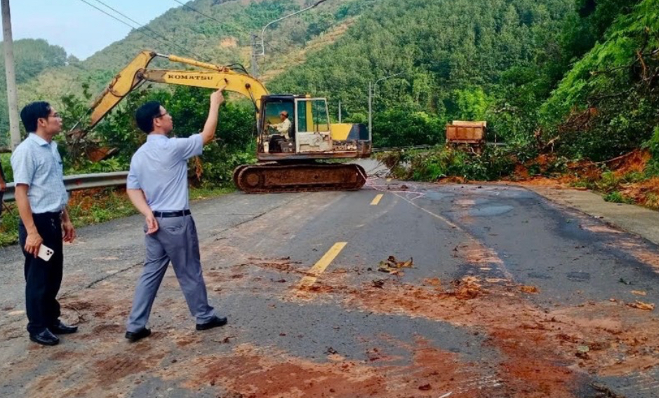 Đồng Nai: Đ&atilde; th&ocirc;ng tuyến đường 755B sau sự cố sạt lở đất đ&aacute; tại dốc 5 C&acirc;y- Ảnh 1.