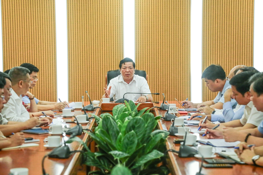 Minister Tran Hong Minh urges faster progress on sustainable transport, smart city plans- Ảnh 1. Minister Tran Hong Minh urges faster progress on sustainable transport, smart city plans- Ảnh 1.