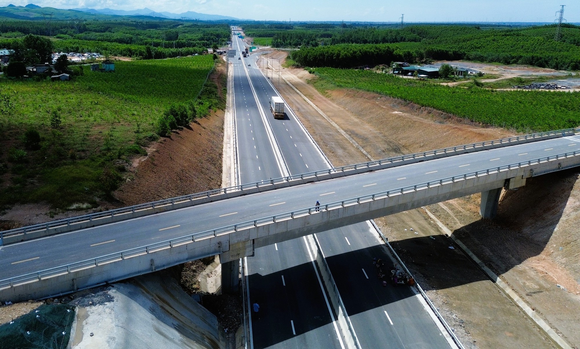 A highway with a bridge over it  AI-generated content may be incorrect.