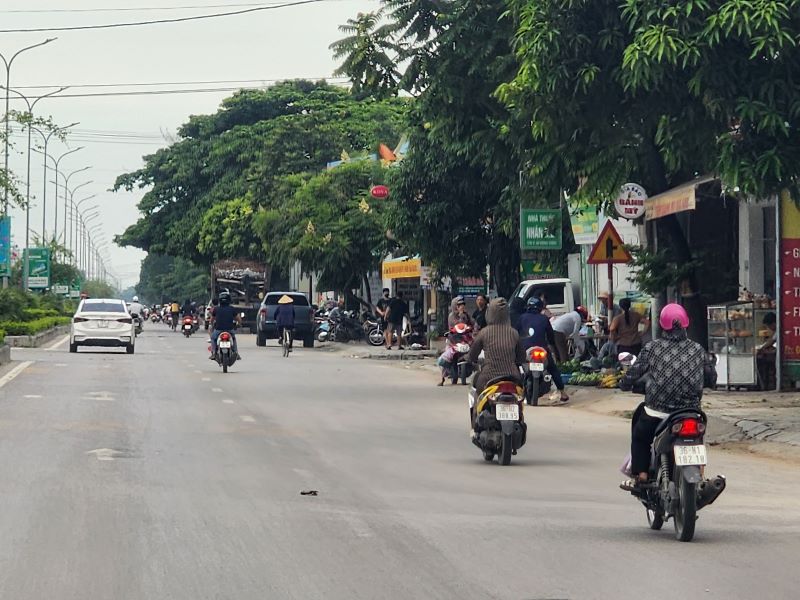 Thanh H&oacute;a: H&agrave;nh lang QL47 bị lấn chiếm, tiềm ẩn nguy cơ tai nạn giao th&ocirc;ng- Ảnh 2.