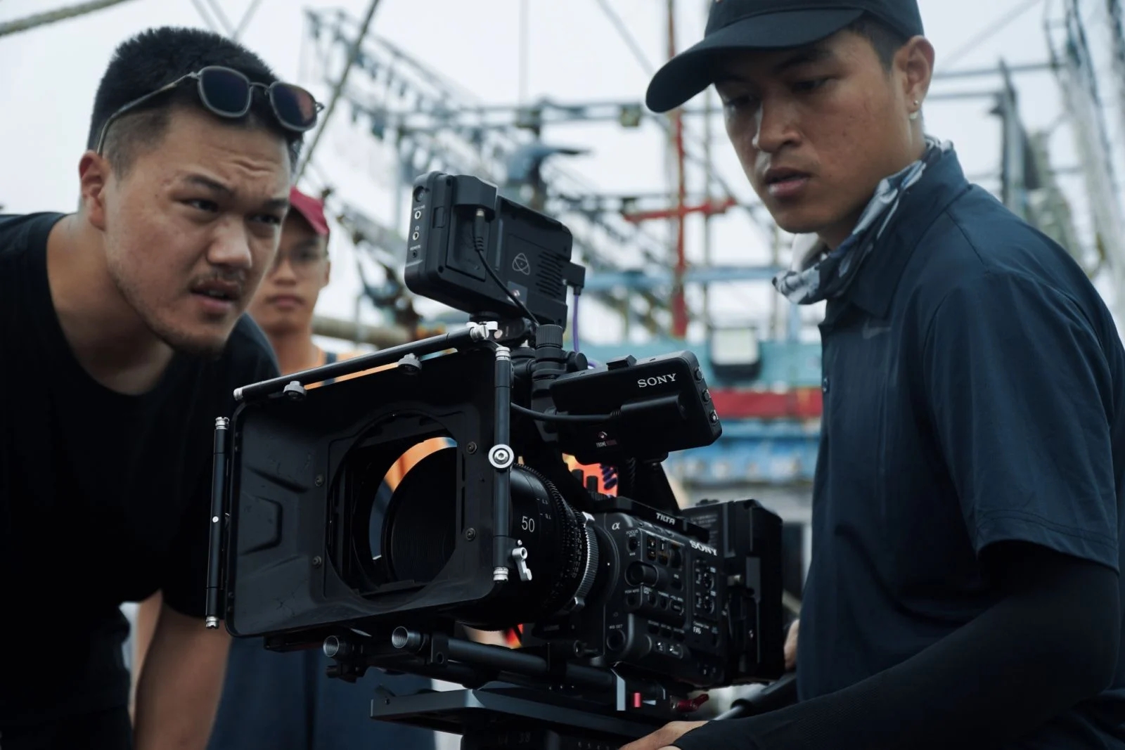 Phim "Đàn cá gỗ" giành giải Cánh diều Vàng gây tranh luận khi ra rạp- Ảnh 4. Phim "Đàn cá gỗ" giành giải Cánh diều Vàng gây tranh luận khi ra rạp- Ảnh 4.