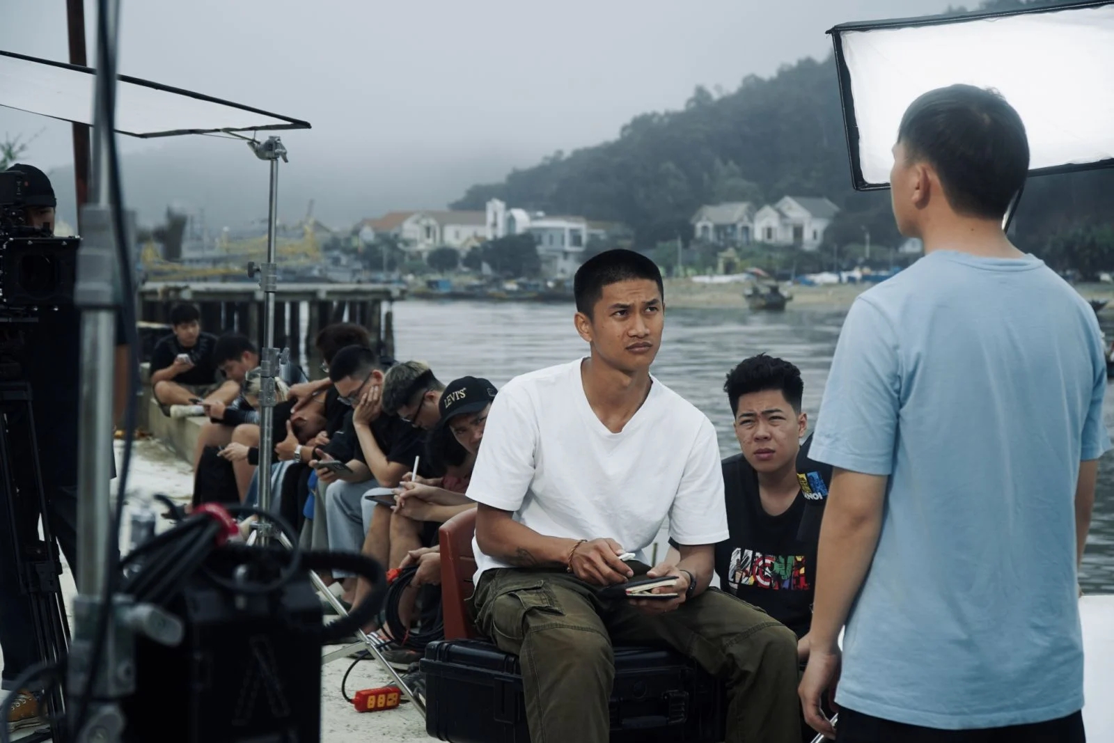 Phim "Đàn cá gỗ" giành giải Cánh diều Vàng gây tranh luận khi ra rạp- Ảnh 3. Phim "Đàn cá gỗ" giành giải Cánh diều Vàng gây tranh luận khi ra rạp- Ảnh 3.