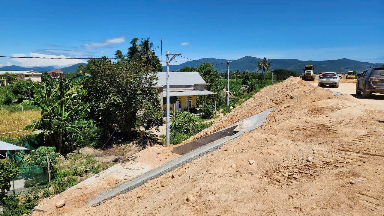Xử l&yacute; dứt điểm vướng mắc mặt bằng cao tốc Quảng Ng&atilde;i - Ho&agrave;i Nhơn- Ảnh 2.
