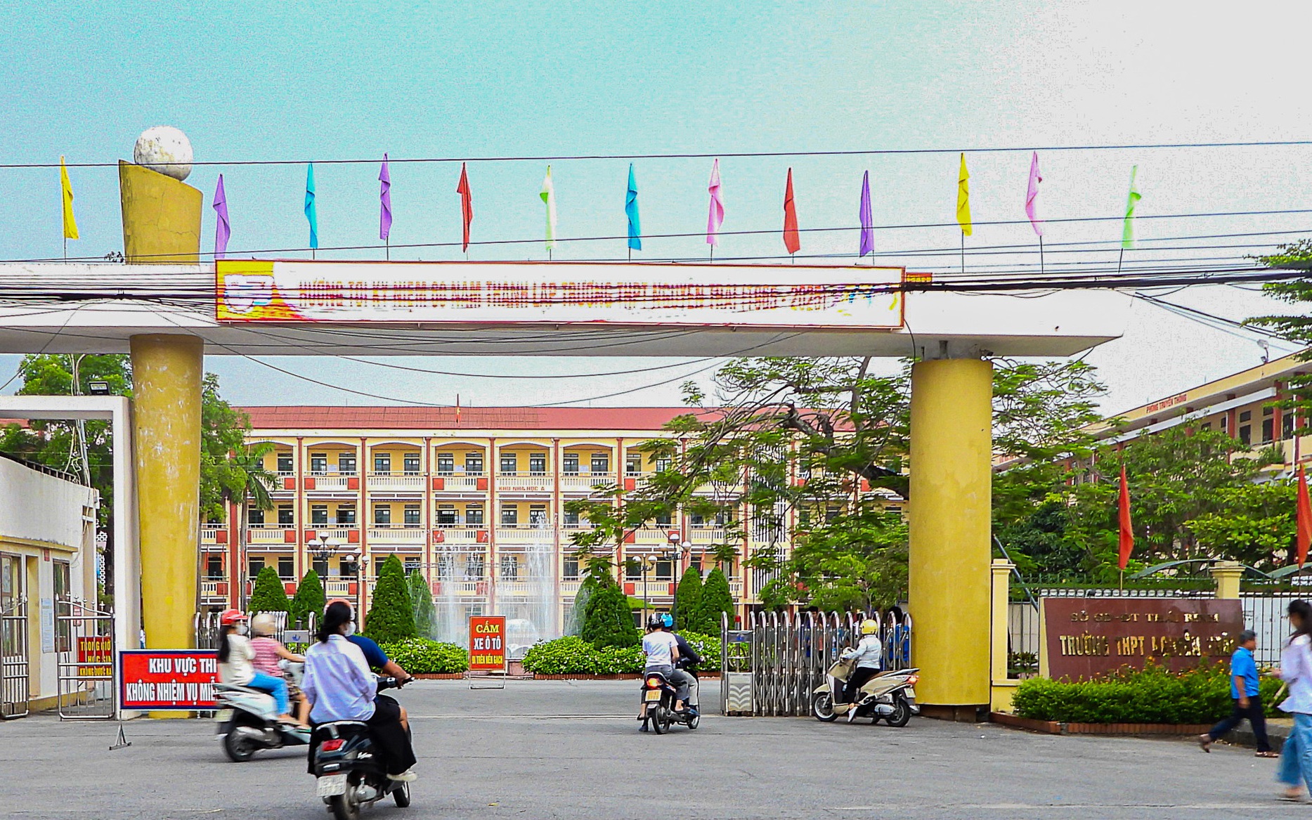 Hưng Y&ecirc;n c&oacute; 2 thủ khoa khối A00 đạt điểm tuyệt đối