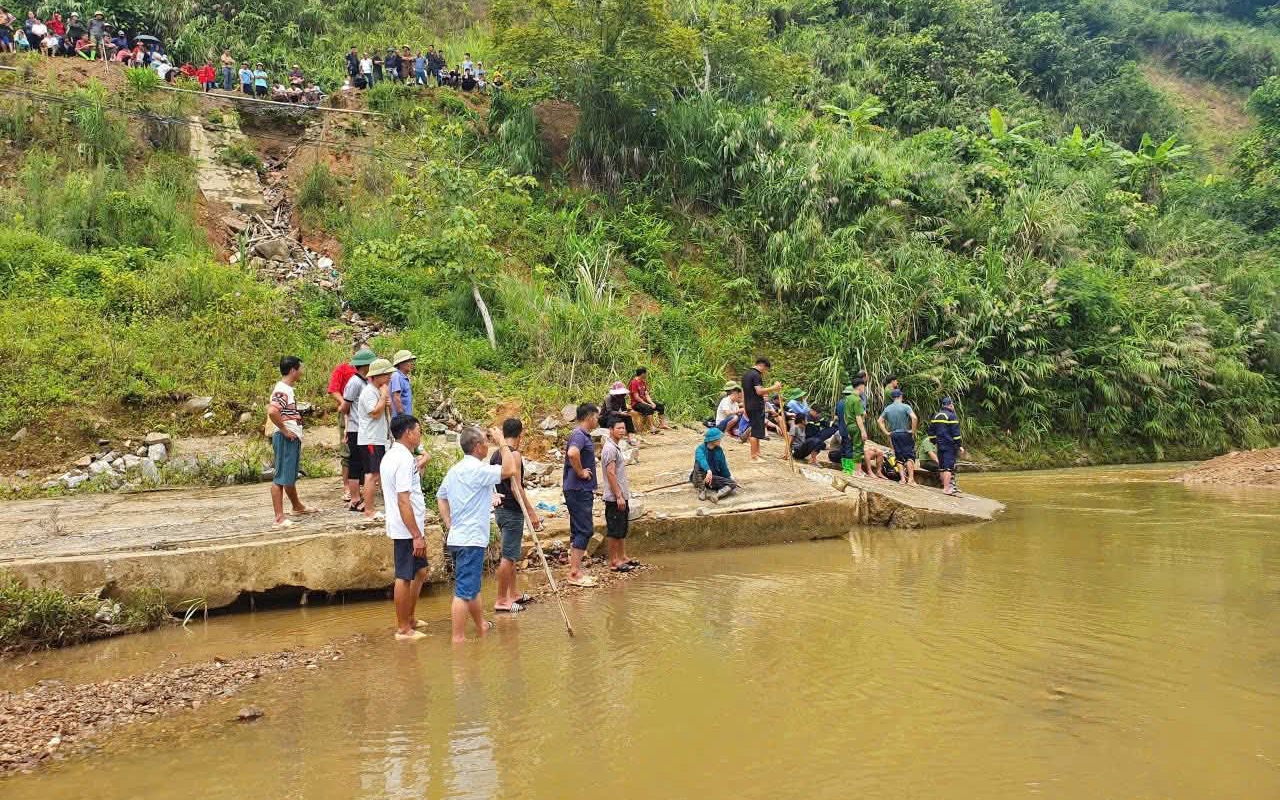 Ph&uacute; Thọ: T&iacute;ch cực t&igrave;m kiếm người phụ nữ bị lũ cuốn tr&ocirc;i mất t&iacute;ch