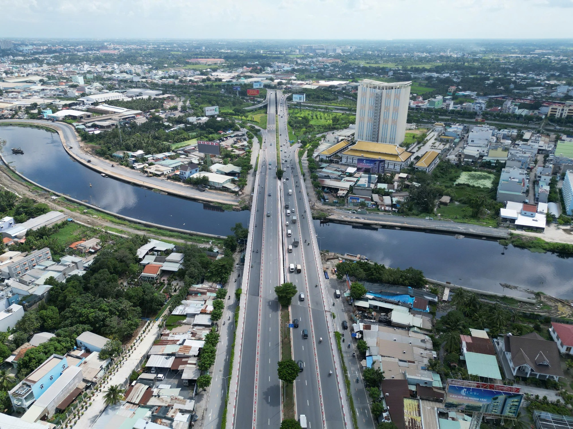 Cận cảnh dự &aacute;n k&ecirc;nh Tham Lương - Bến C&aacute;t - Rạch Nước L&ecirc;n chậm tiến độ, cỏ mọc um t&ugrave;m- Ảnh 2.
