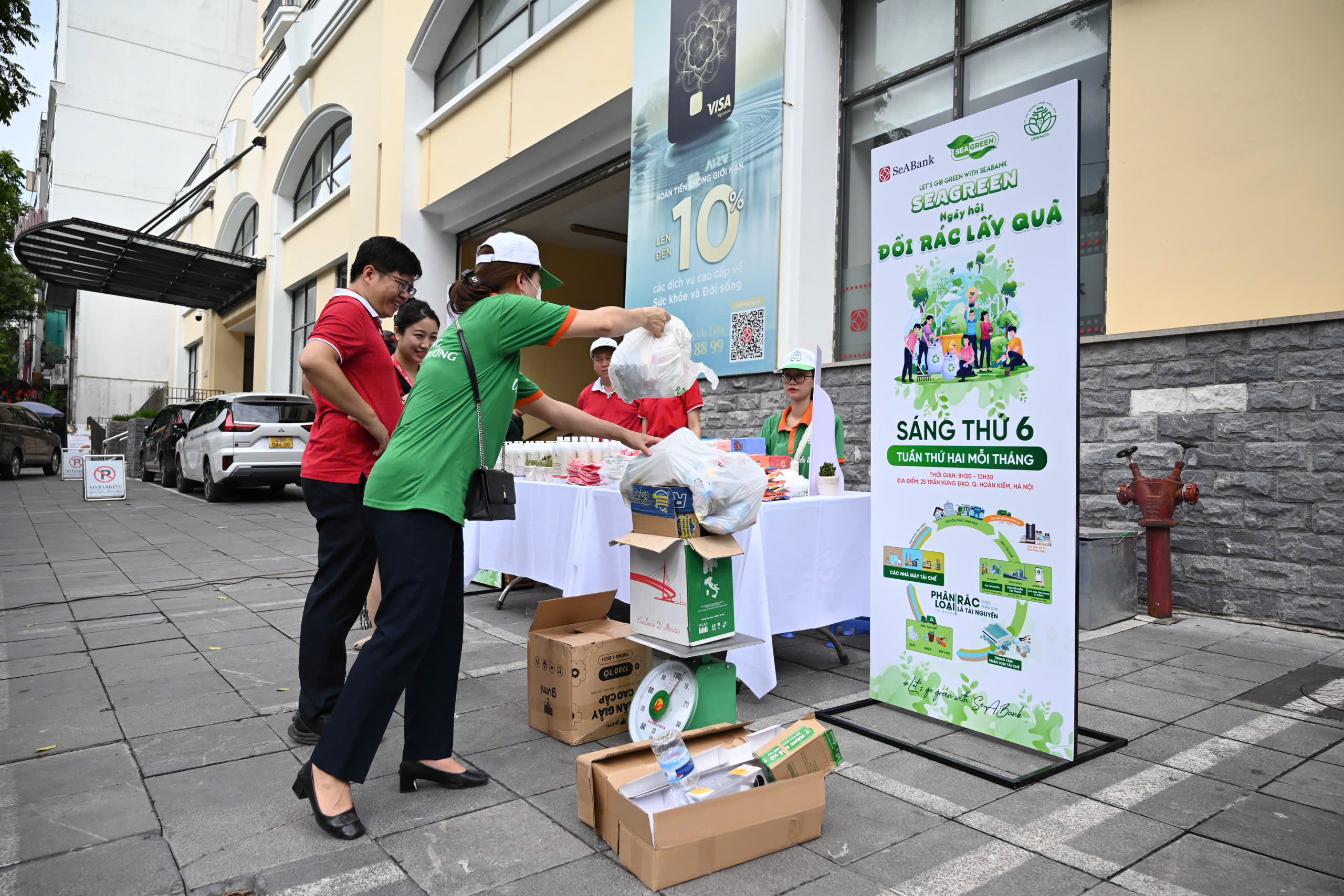 SeABank tổ chức Ng&agrave;y hội đổi r&aacute;c lấy qu&agrave;- Ảnh 1.