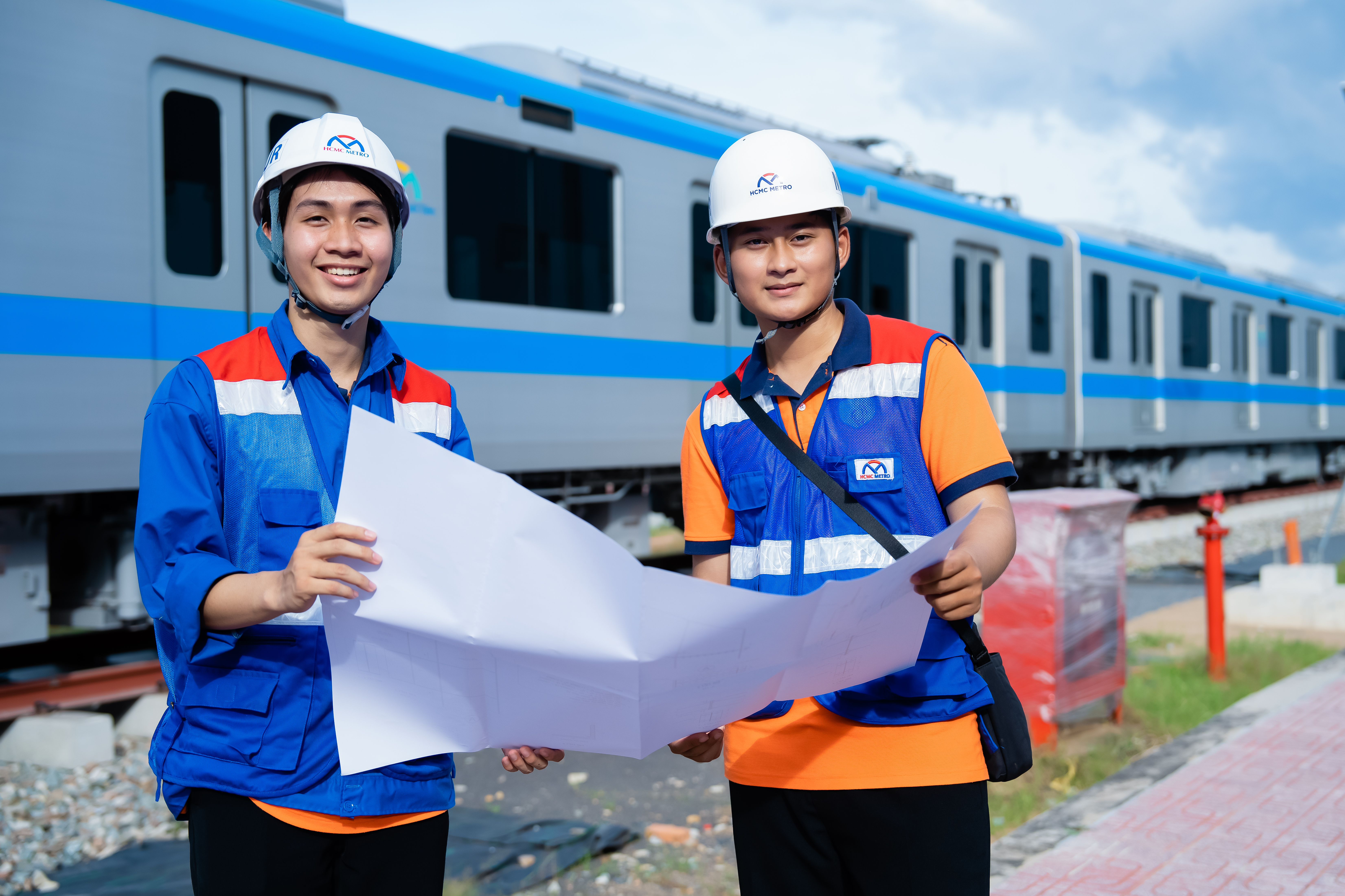 Nhiều trường đại học TP.HCM c&ocirc;ng bố điểm chuẩn 2025, ng&agrave;nh "hot" tiếp tục giữ mức cao- Ảnh 1.