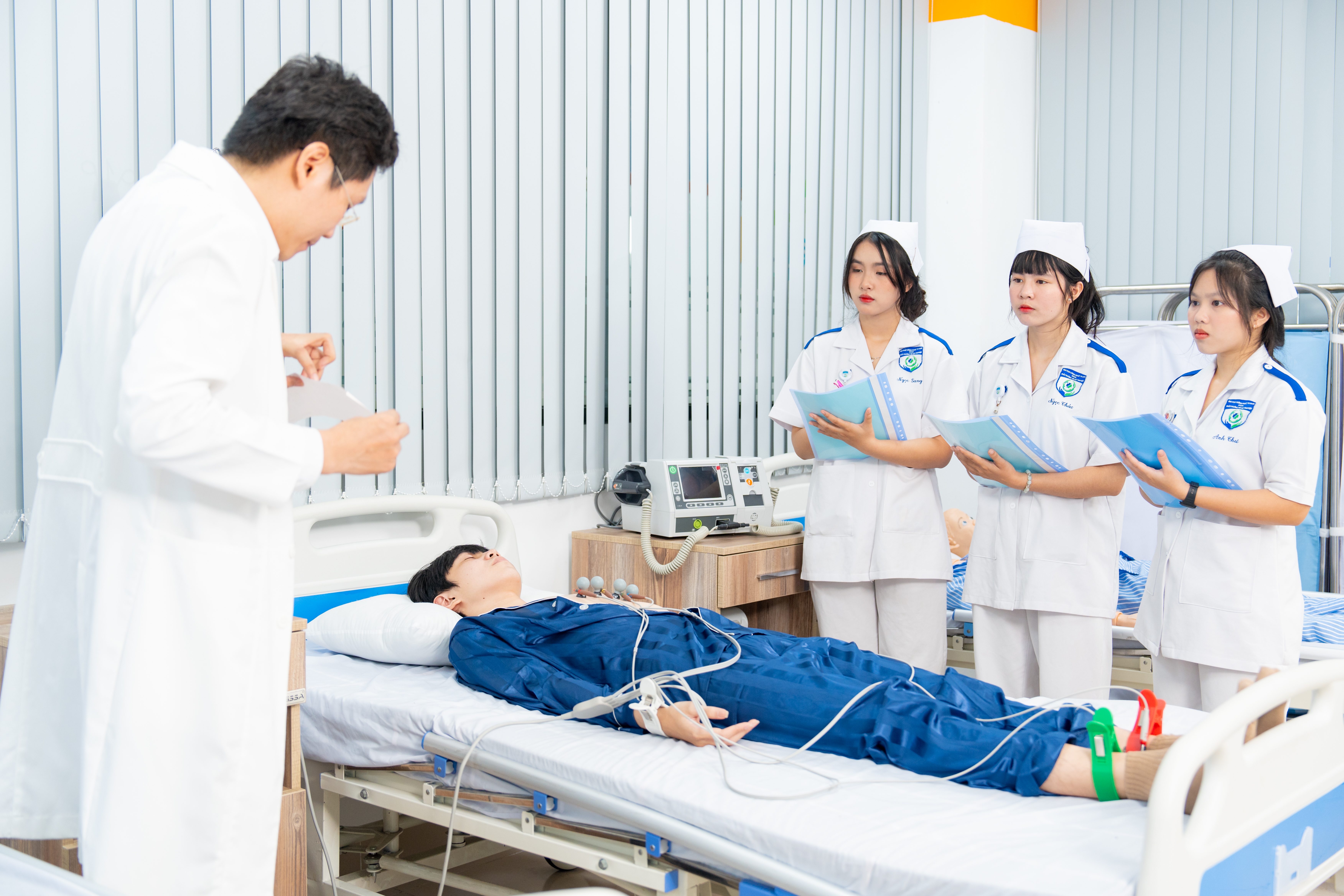 Nhiều trường đại học TP.HCM c&ocirc;ng bố điểm chuẩn 2025, ng&agrave;nh "hot" tiếp tục giữ mức cao- Ảnh 4.