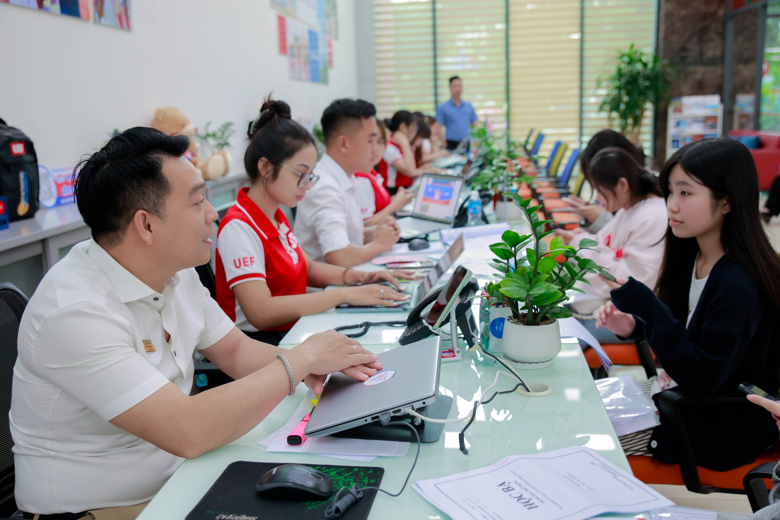 TP.HCM: Nhiều trường đại học bắt đầu c&ocirc;ng bố điểm s&agrave;n x&eacute;t tuyển- Ảnh 2.