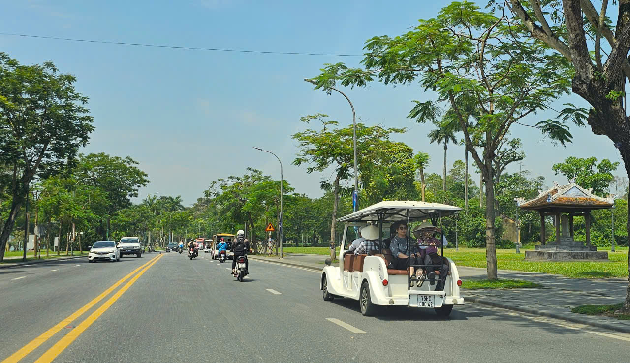 Huế: Xe bu&yacute;t đầu tư mới đều phải sử dụng điện, năng lượng xanh- Ảnh 1.