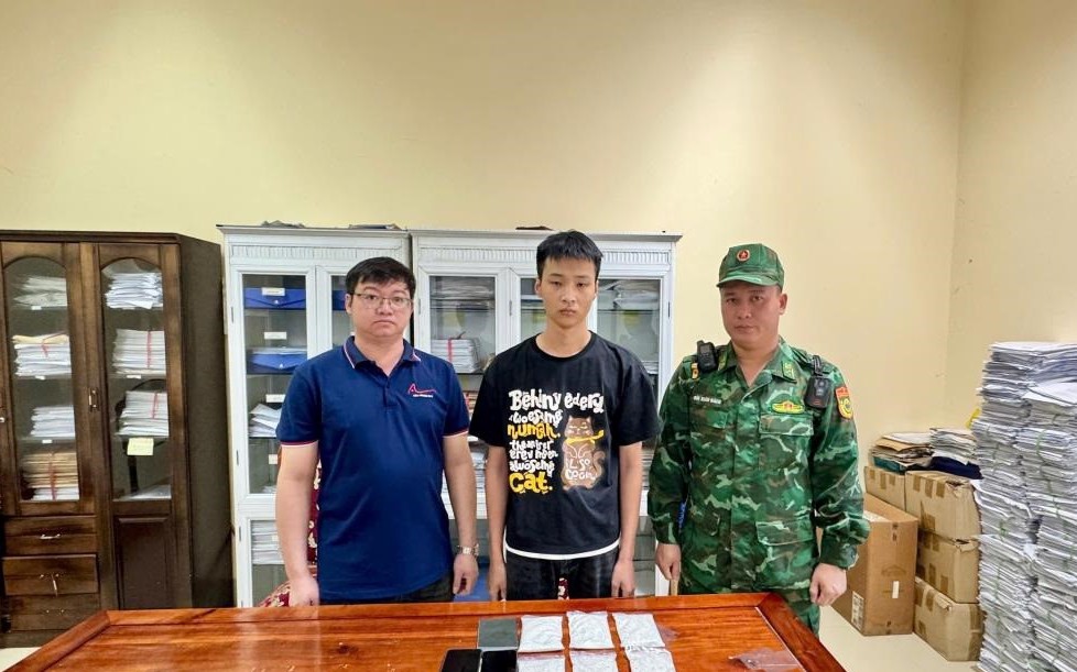 Quảng Ninh: Đổ hơn 174 tấn bã bê tông ra môi trường, 4 đối tượng bị khởi tố- Ảnh 2. Chân tướng đối tượng vận chuyển trái phép 6kg bạc vừa bị bắt ở Quảng Ninh