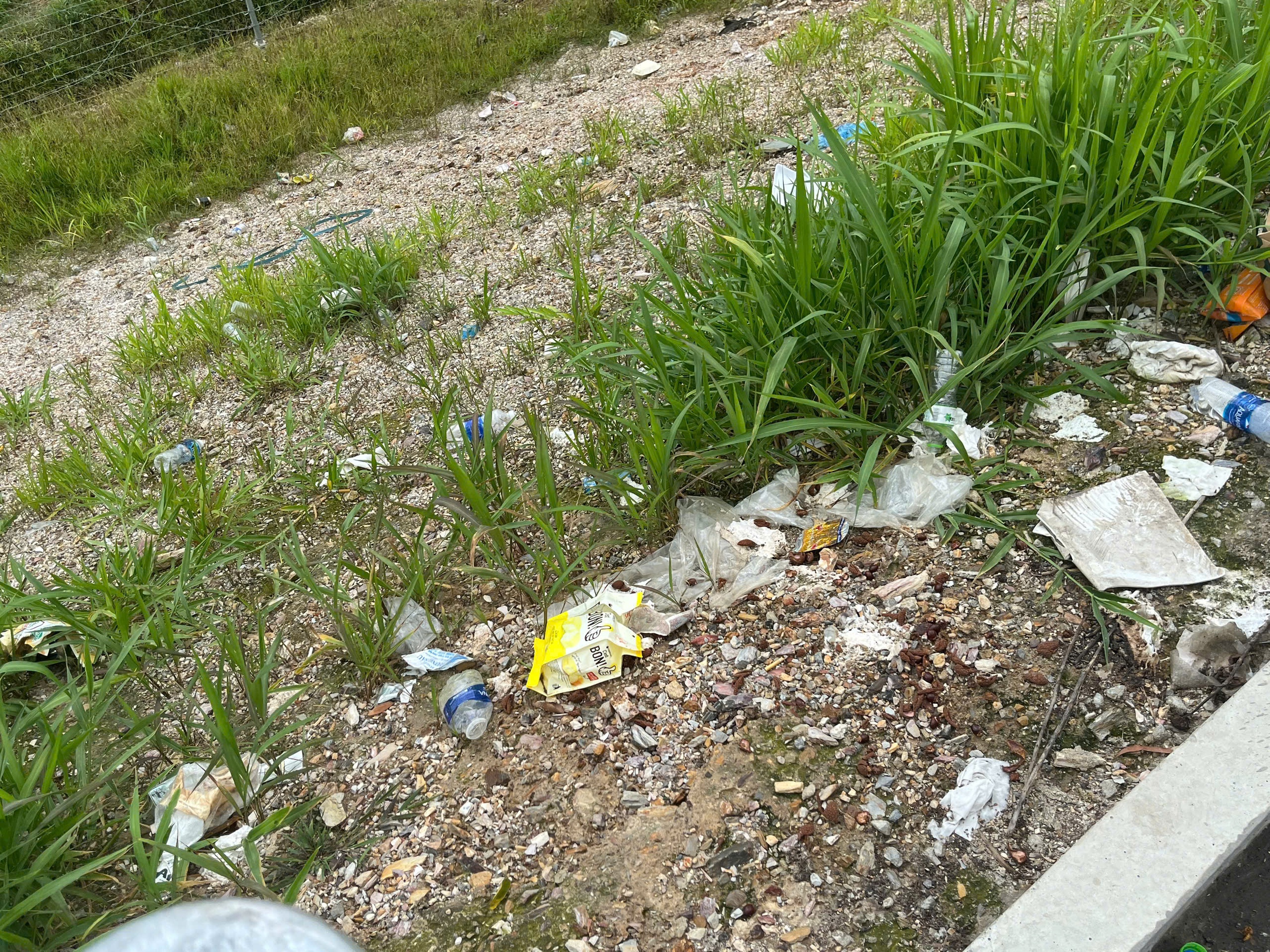 Trạm dừng nghỉ sắp mở, kỳ vọng thay đổi thói quen xả rác trên cao tốc qua Hà Tĩnh- Ảnh 2. Trạm dừng nghỉ sắp mở, kỳ vọng thay đổi thói quen xả rác trên cao tốc qua Hà Tĩnh- Ảnh 2.