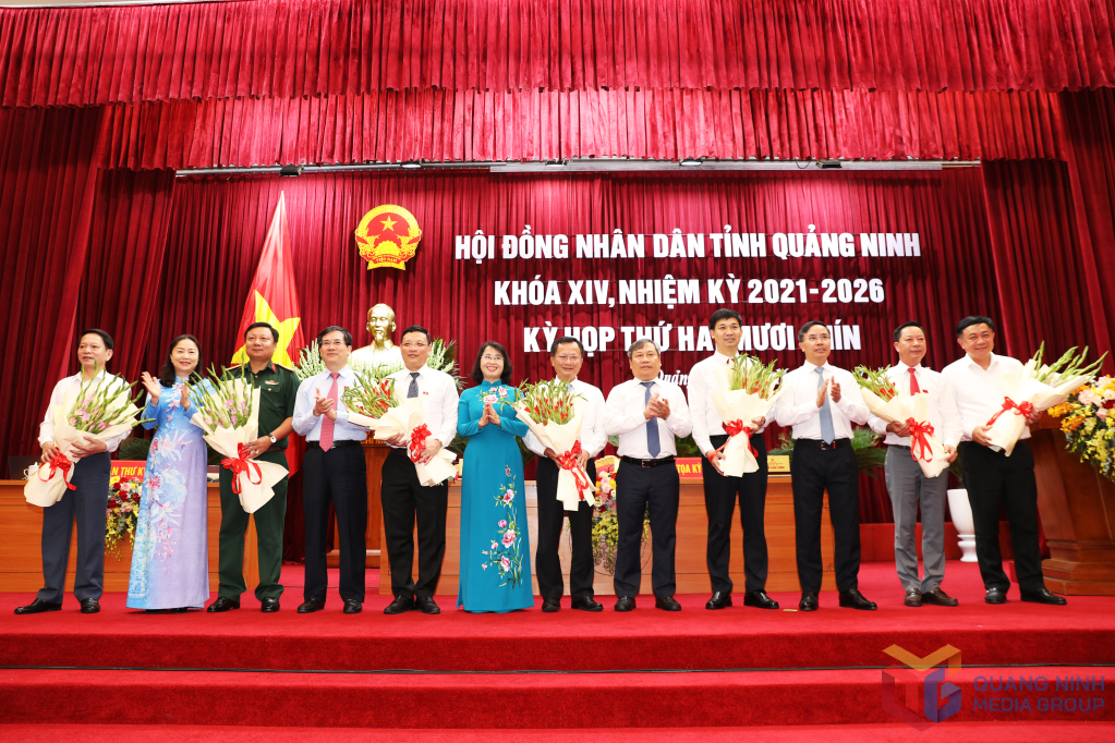 Quảng Ninh c&oacute; 2 t&acirc;n ph&oacute; chủ tịch UBND tỉnh nhiệm kỳ 2021-2026- Ảnh 1.