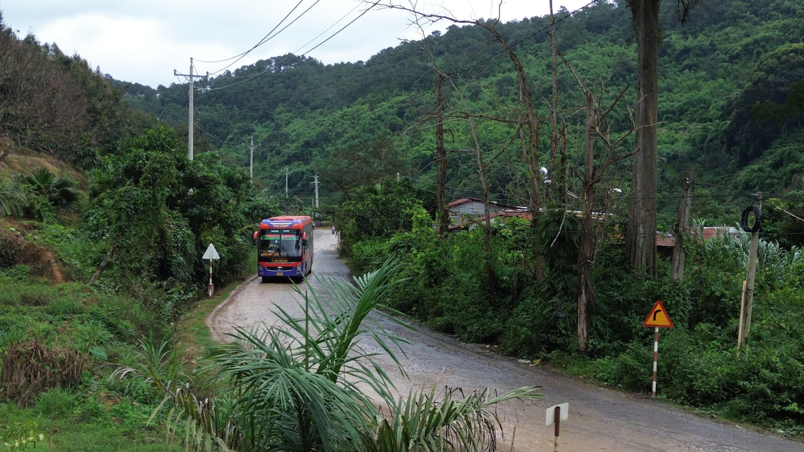 Quốc lộ 27 nối Đắk Lắk - L&acirc;m Đồng xuống cấp nghi&ecirc;m trọng, tai nạn giao th&ocirc;ng r&igrave;nh rập- Ảnh 14.
