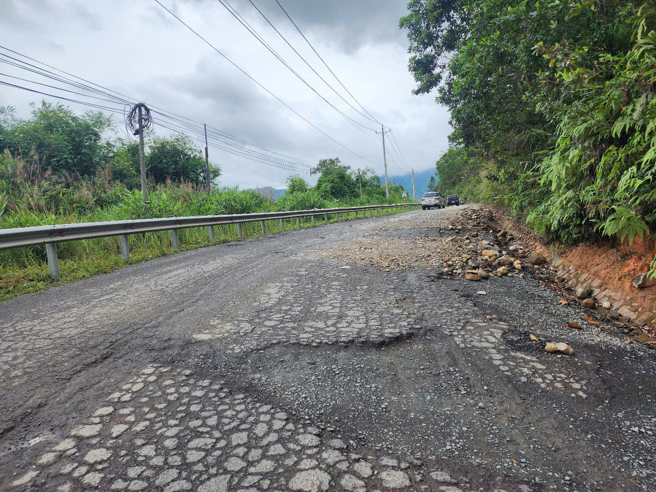Quốc lộ 27 nối Đắk Lắk - L&acirc;m Đồng xuống cấp nghi&ecirc;m trọng, tai nạn giao th&ocirc;ng r&igrave;nh rập- Ảnh 11.