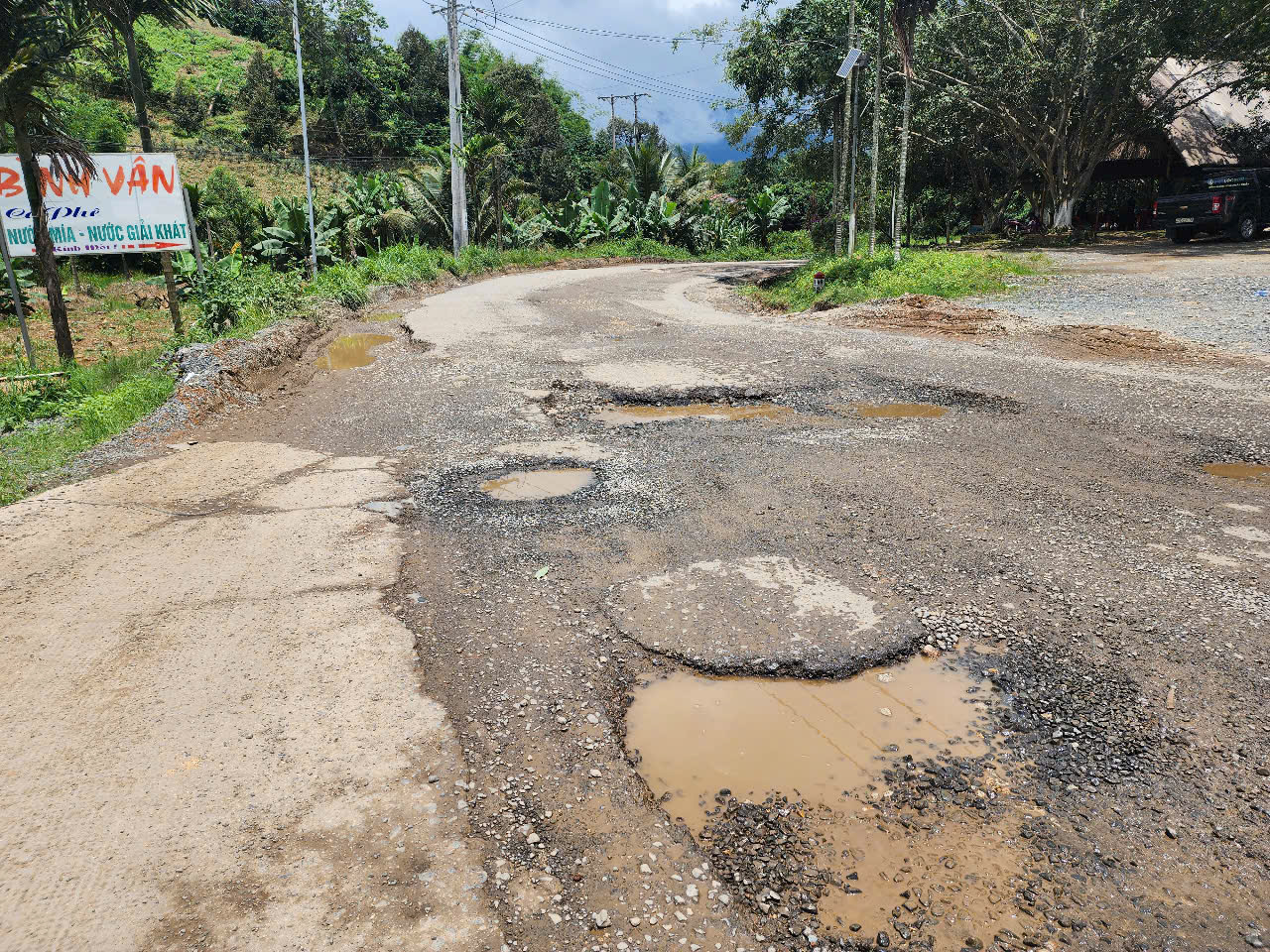 Quốc lộ 27 nối Đắk Lắk - L&acirc;m Đồng xuống cấp nghi&ecirc;m trọng, tai nạn giao th&ocirc;ng r&igrave;nh rập- Ảnh 9.