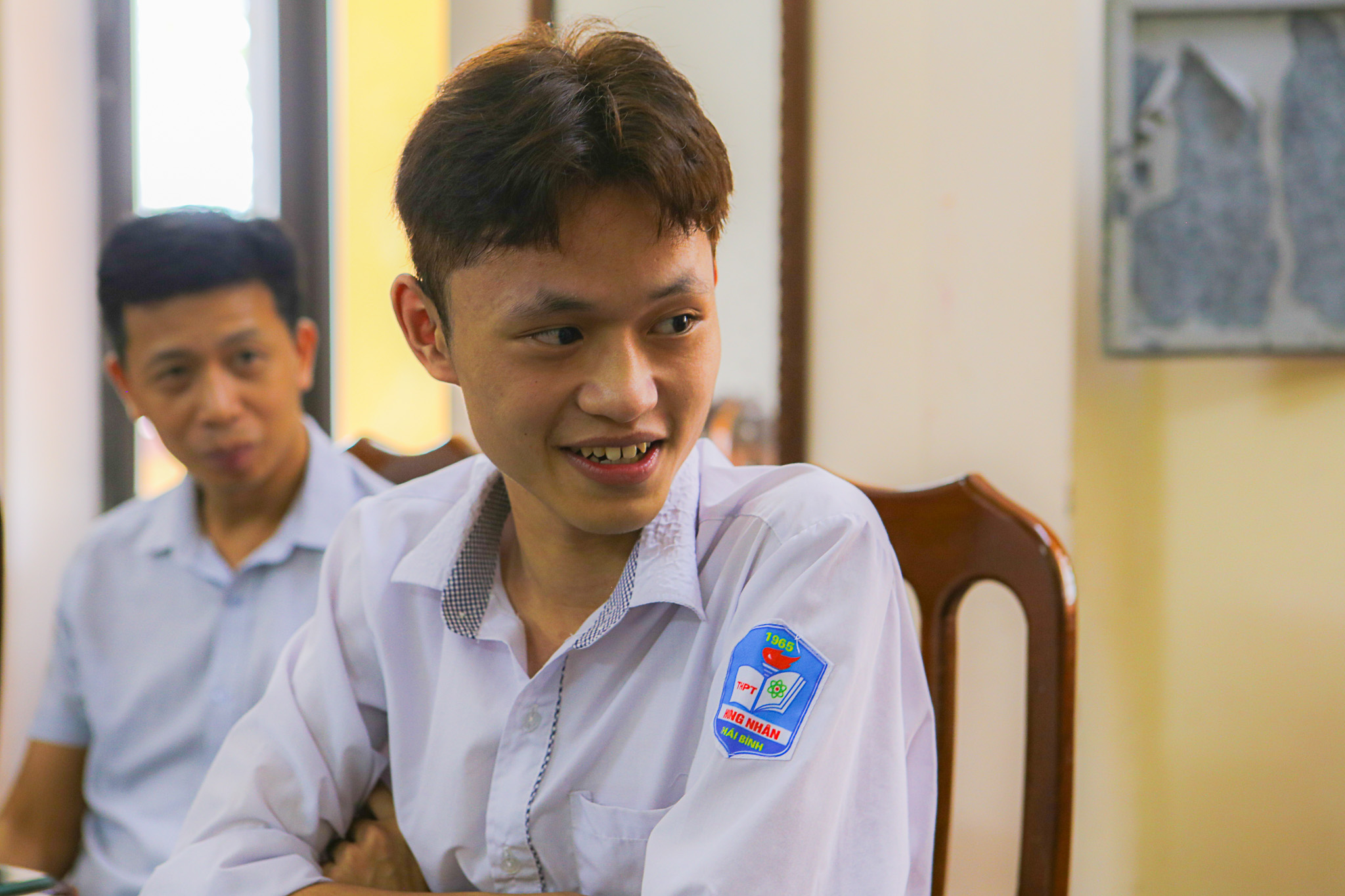 Nam sinh mồ côi cha từ năm 8 tuổi xuất sắc trở thành thủ khoa khối A00- Ảnh 3. Nam sinh mồ côi cha từ năm 8 tuổi xuất sắc trở thành thủ khoa khối A00- Ảnh 3.