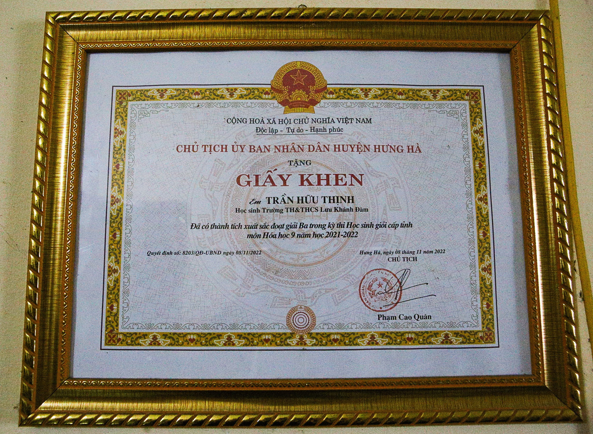 Nam sinh mồ côi cha từ năm 8 tuổi xuất sắc trở thành thủ khoa khối A00- Ảnh 2. Nam sinh mồ côi cha từ năm 8 tuổi xuất sắc trở thành thủ khoa khối A00- Ảnh 2.