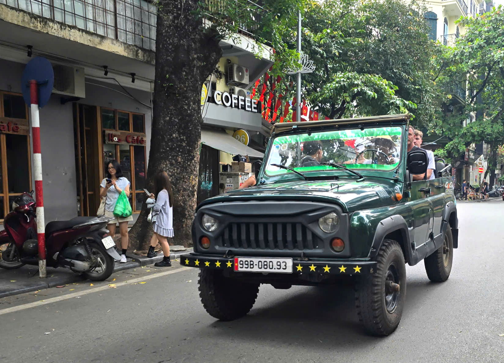 R&agrave; so&aacute;t, xử nghi&ecirc;m xe Jeep, UAZ kh&ocirc;ng đủ điều kiện chở kh&aacute;ch sau phản &aacute;nh của B&aacute;o X&acirc;y dựng- Ảnh 1.