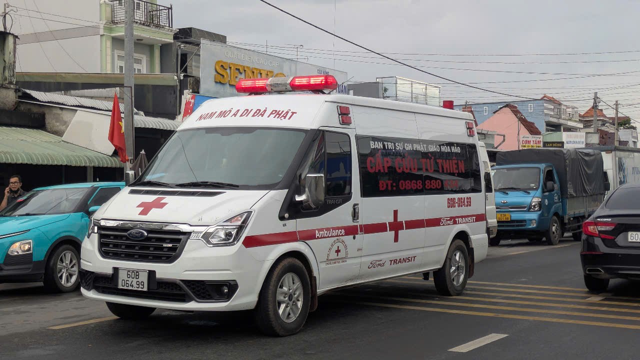 Tránh kẹt xe trên cao tốc, hàng ngàn tài xế “chôn chân” ở phà Cát Lái- Ảnh 4. Tránh kẹt xe trên cao tốc, hàng ngàn tài xế “chôn chân” ở phà Cát Lái- Ảnh 4.