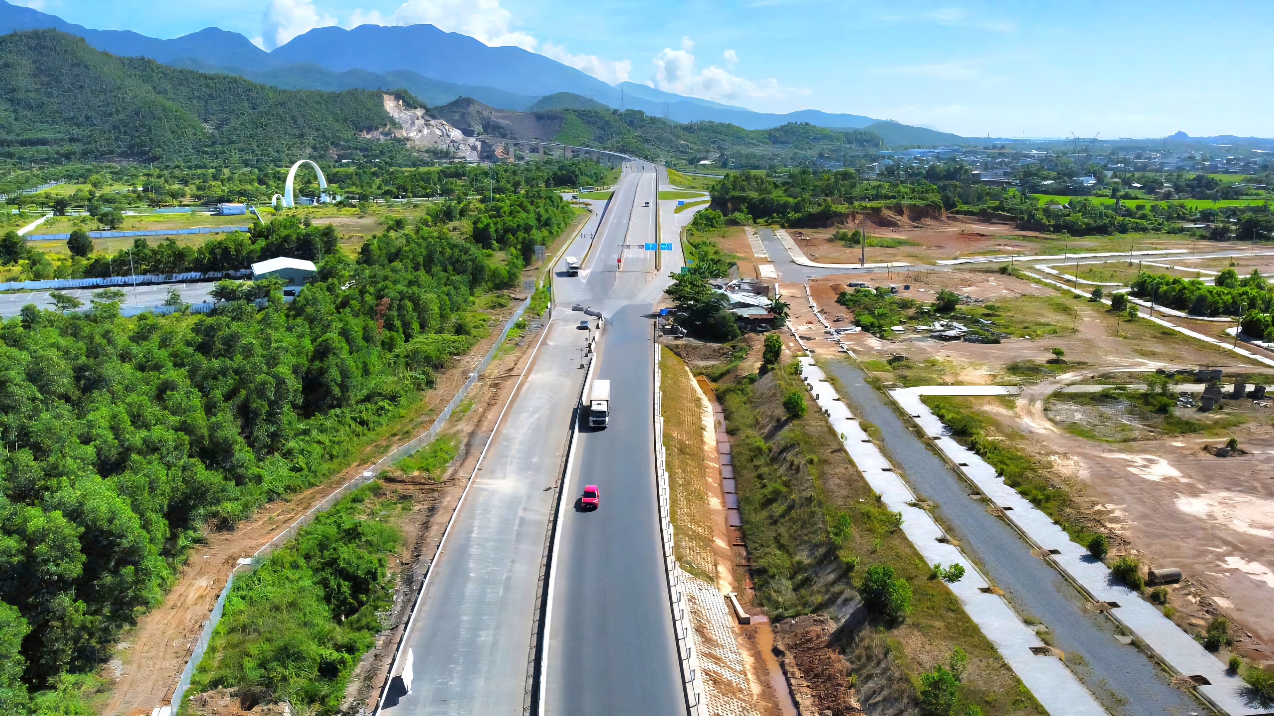 Thứ trưởng Nguyễn Việt H&ugrave;ng: Ho&agrave;n th&agrave;nh tuyến ch&iacute;nh cao tốc H&ograve;a Li&ecirc;n - T&uacute;y Loan trước 19/8- Ảnh 2.