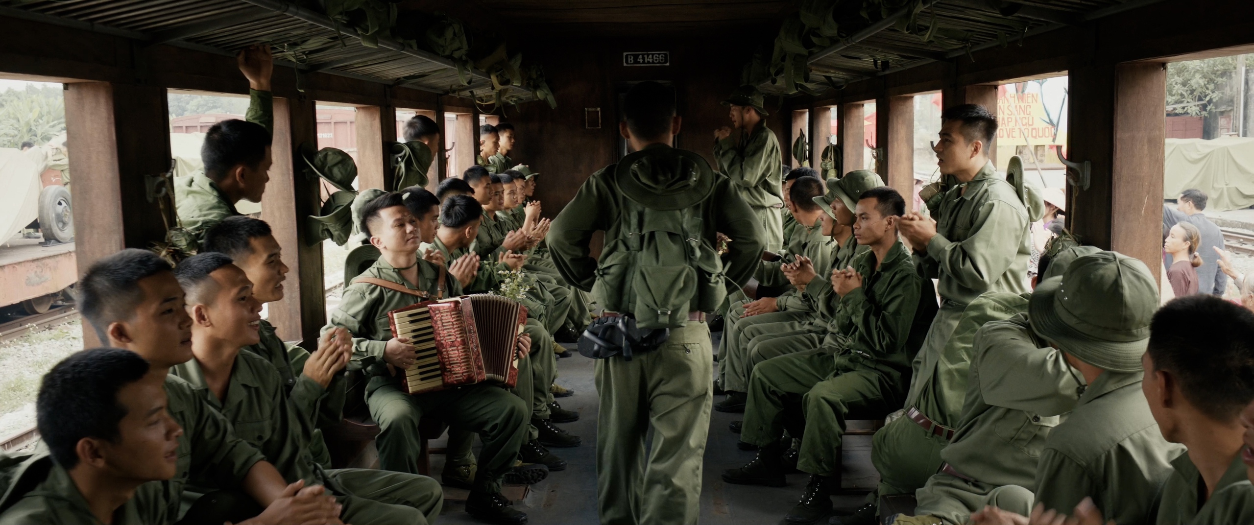 81 ng&agrave;y đ&ecirc;m Th&agrave;nh cổ Quảng Trị năm 1972 được t&aacute;i hiện trong phim "Mưa đỏ" sắp ra rạp- Ảnh 1.