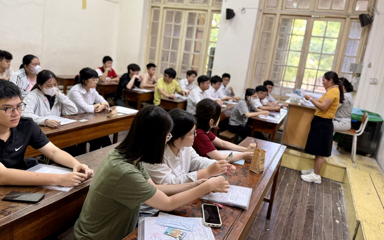 200 trường tại H&agrave; Nội c&oacute; học sinh đỗ 100% tốt nghiệp THPT 2025
