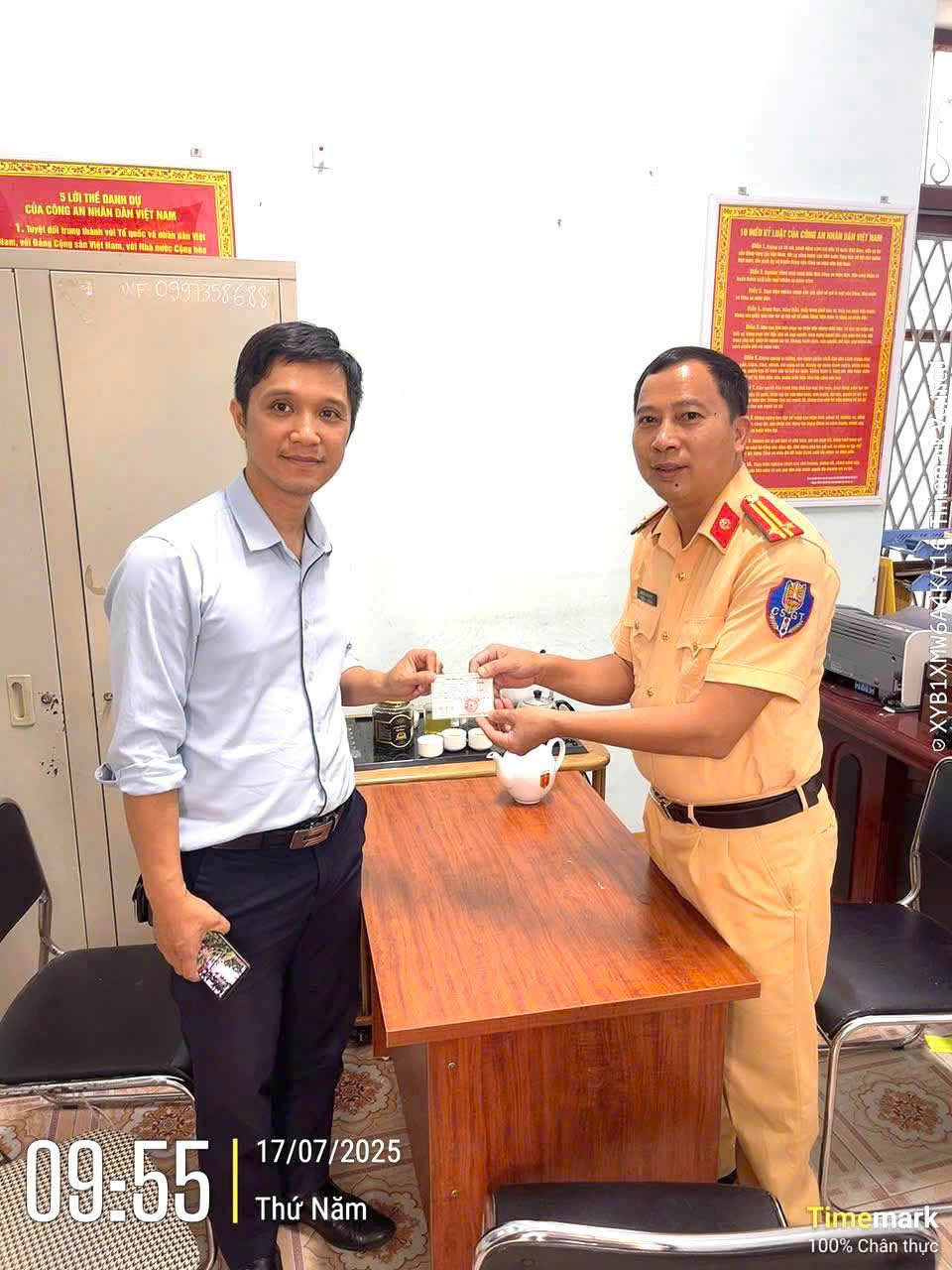 Bất ngờ nhận lại xe SH sau 10 năm bị mất trộm nhờ CSGT ph&aacute;t hiện biển số giả- Ảnh 2.