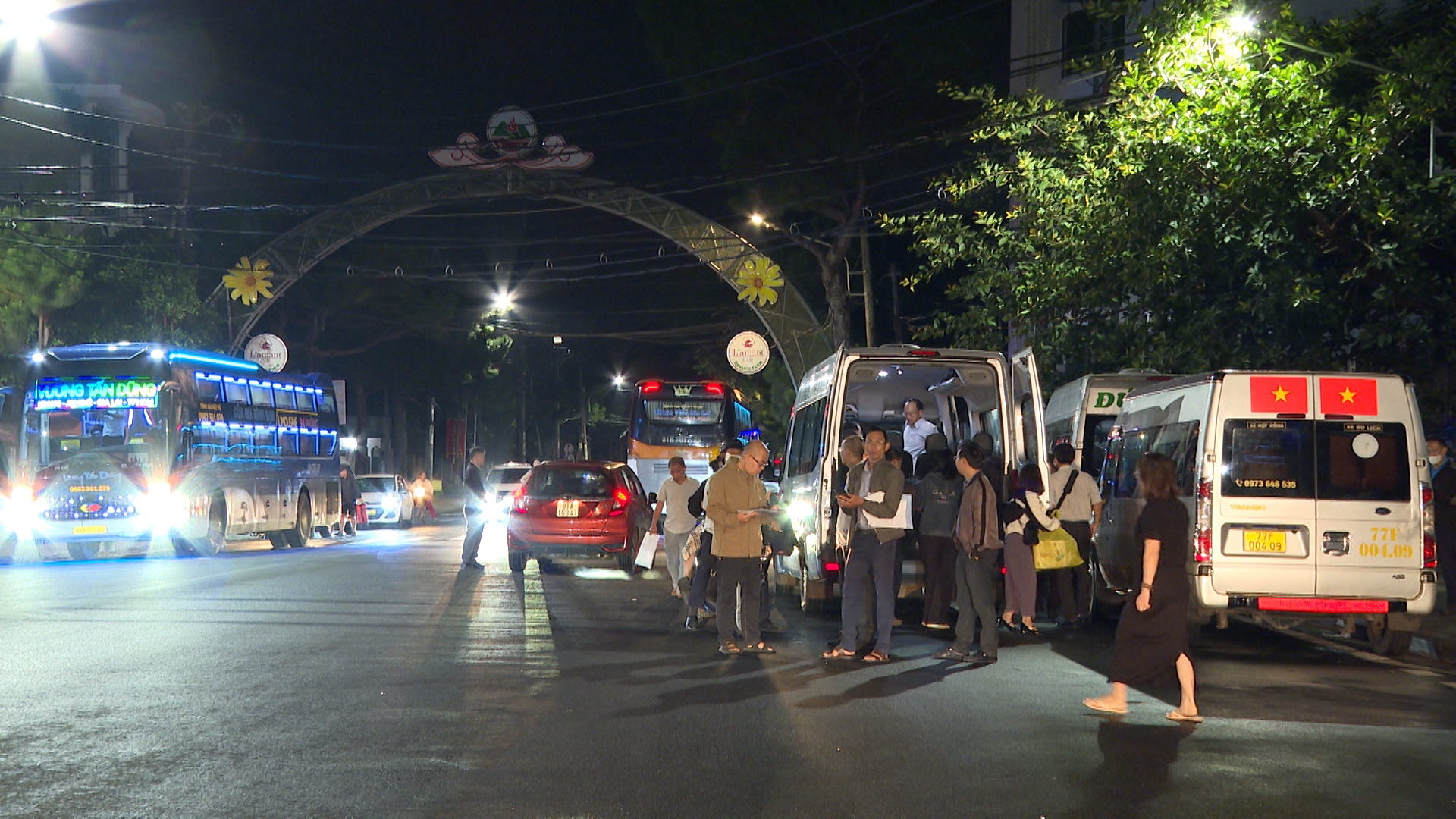 Gia Lai đề xuất hỗ trợ 6 triệu đồng/tháng cho cán bộ sau sáp nhập- Ảnh 1. Gia Lai đề xuất hỗ trợ 6 triệu đồng/tháng cho cán bộ sau sáp nhập- Ảnh 1.