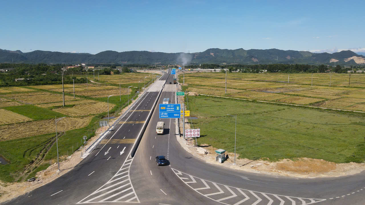 Th&ocirc;ng xe đường Ng&ocirc; Quyền k&eacute;o d&agrave;i, kỳ vọng ph&aacute;t triển mới của H&agrave; Tĩnh- Ảnh 1.